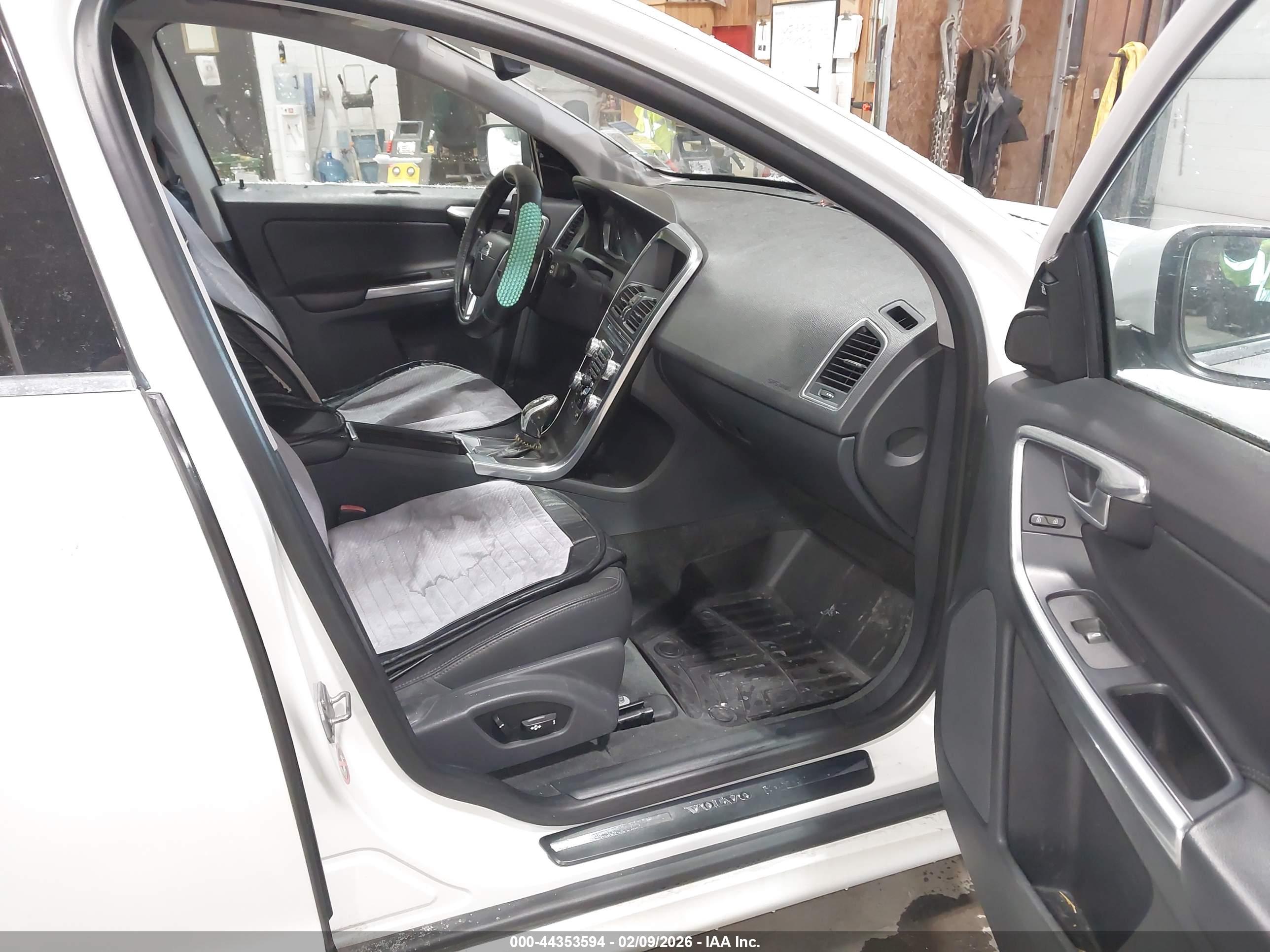 VOLVO XC60 image 5