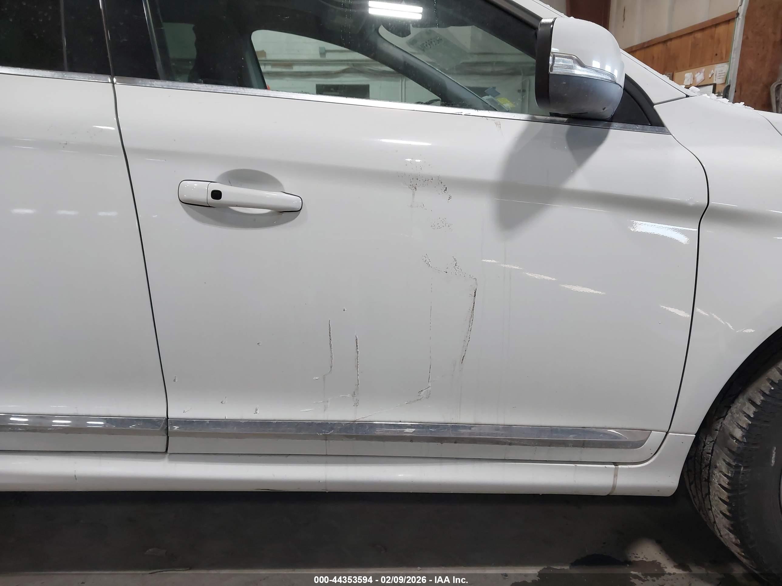 VOLVO XC60 image 6