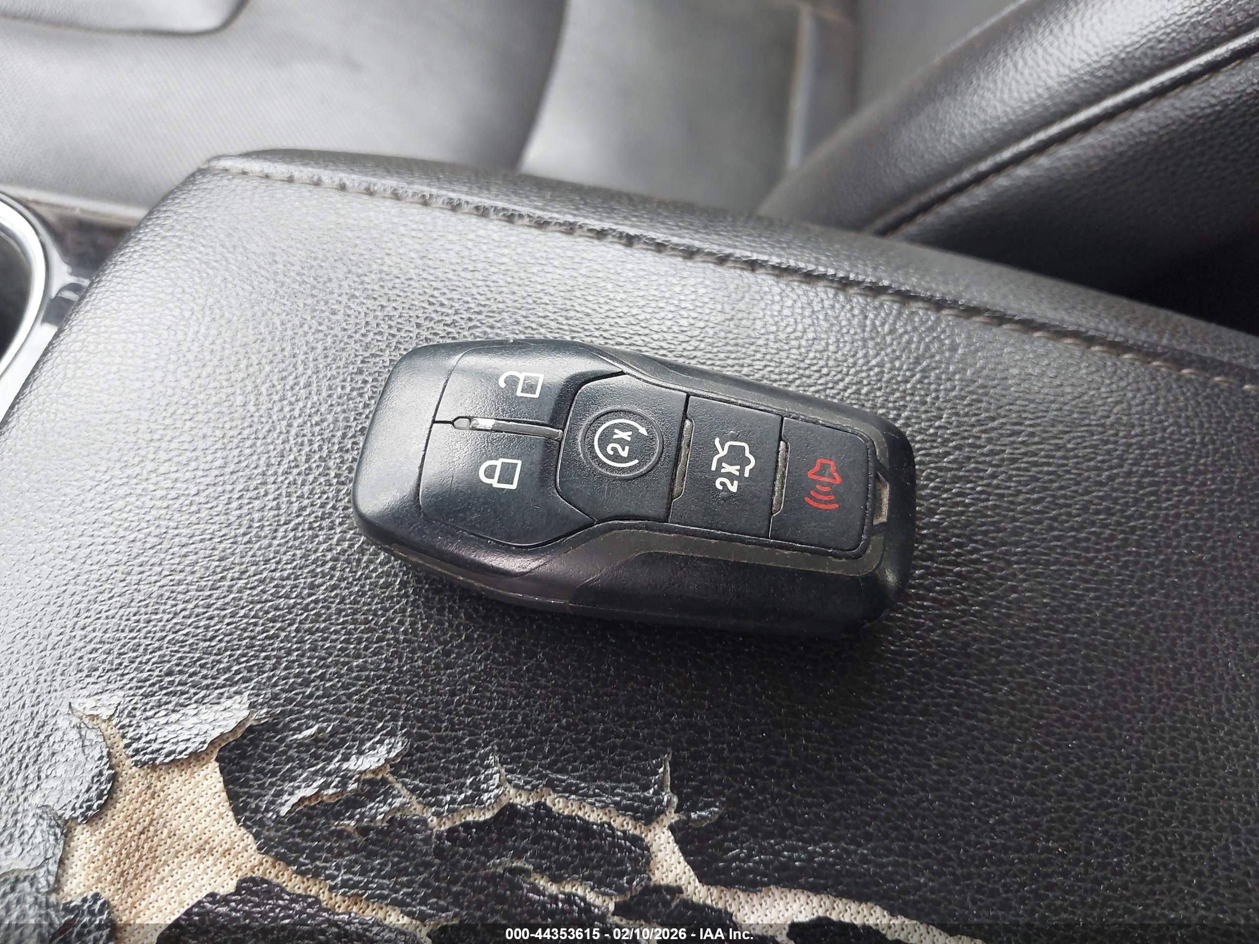 FORD FUSION image 11