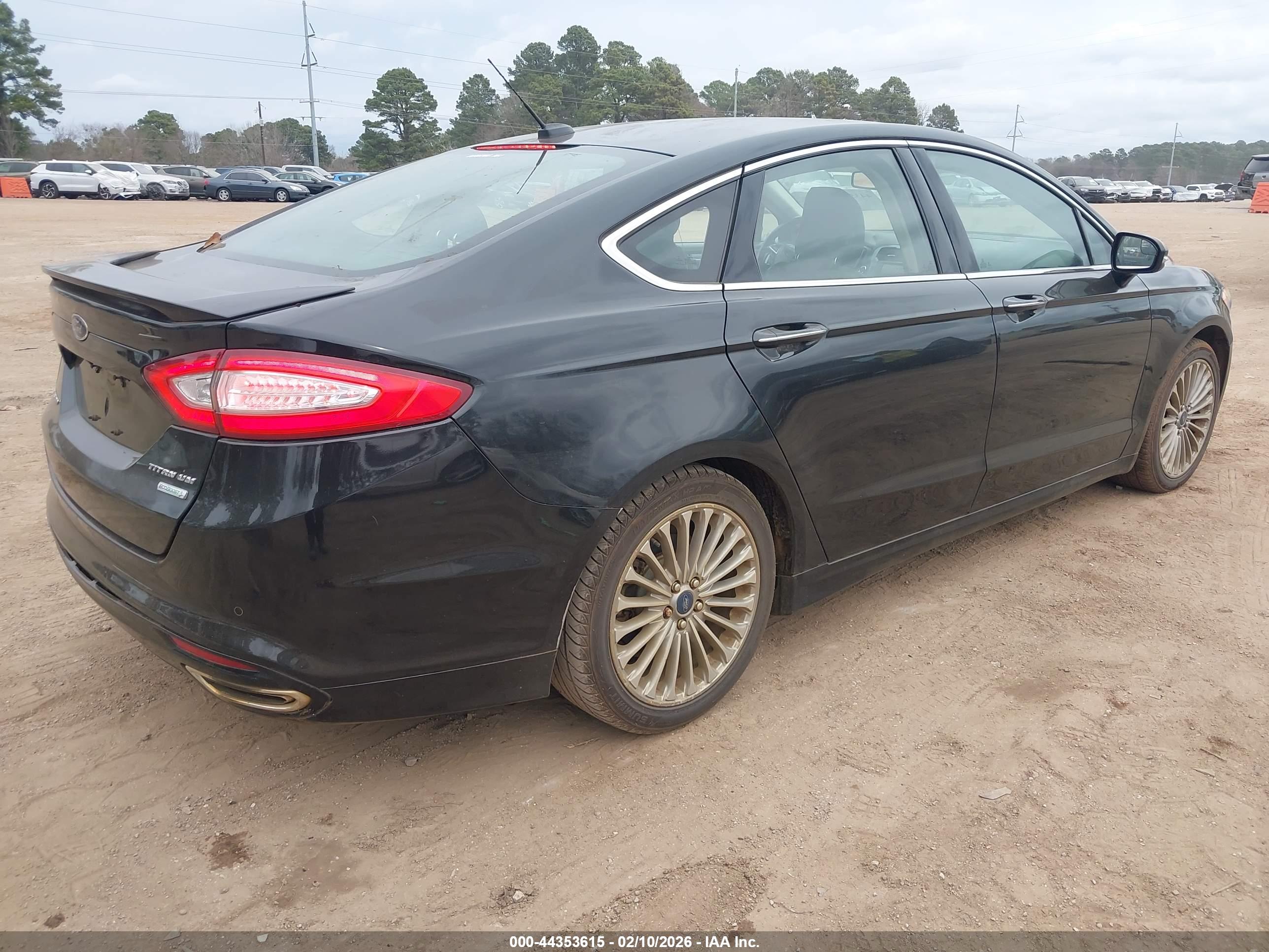 FORD FUSION image 4
