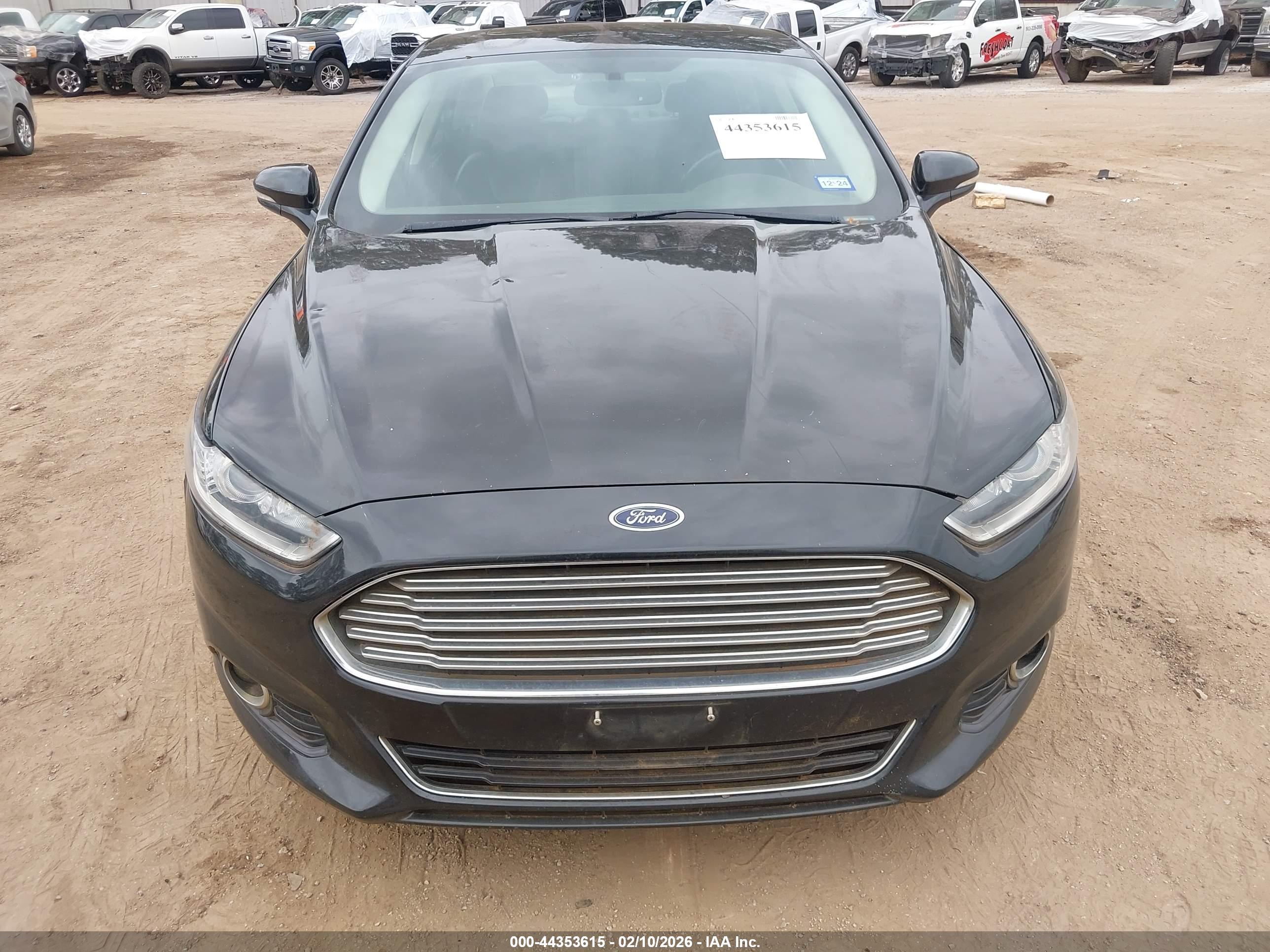 FORD FUSION image 6