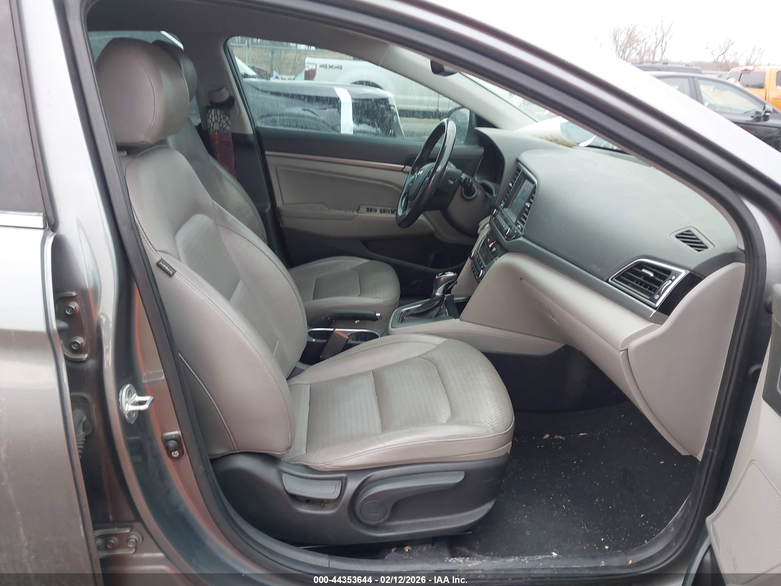 HYUNDAI ELANTRA image 5