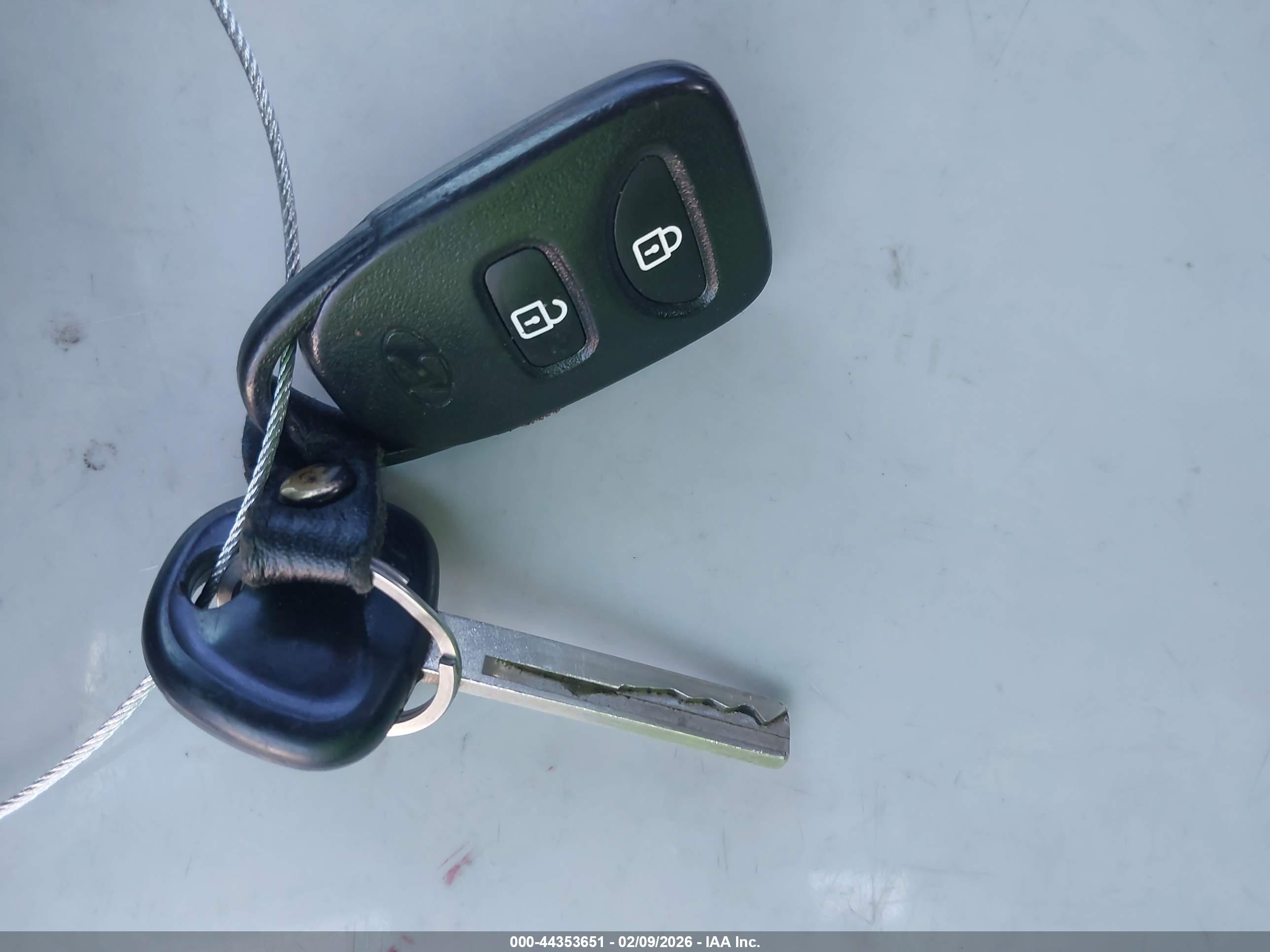 HYUNDAI ACCENT image 11