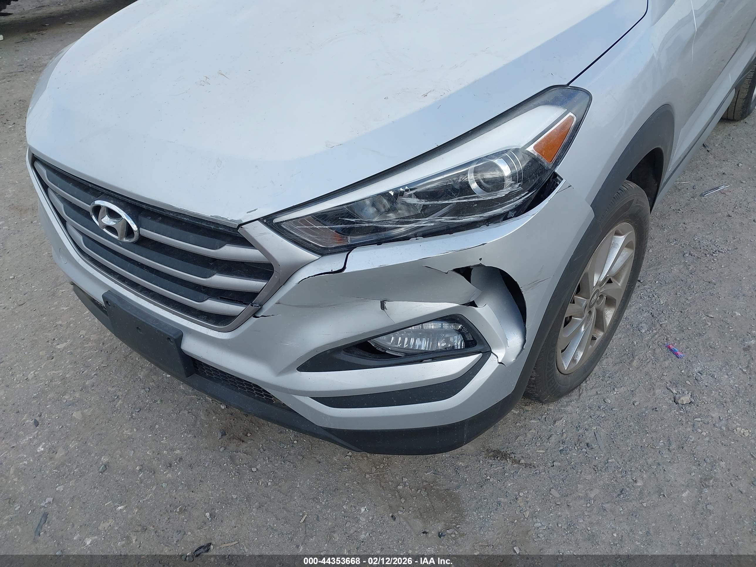 HYUNDAI TUCSON image 6