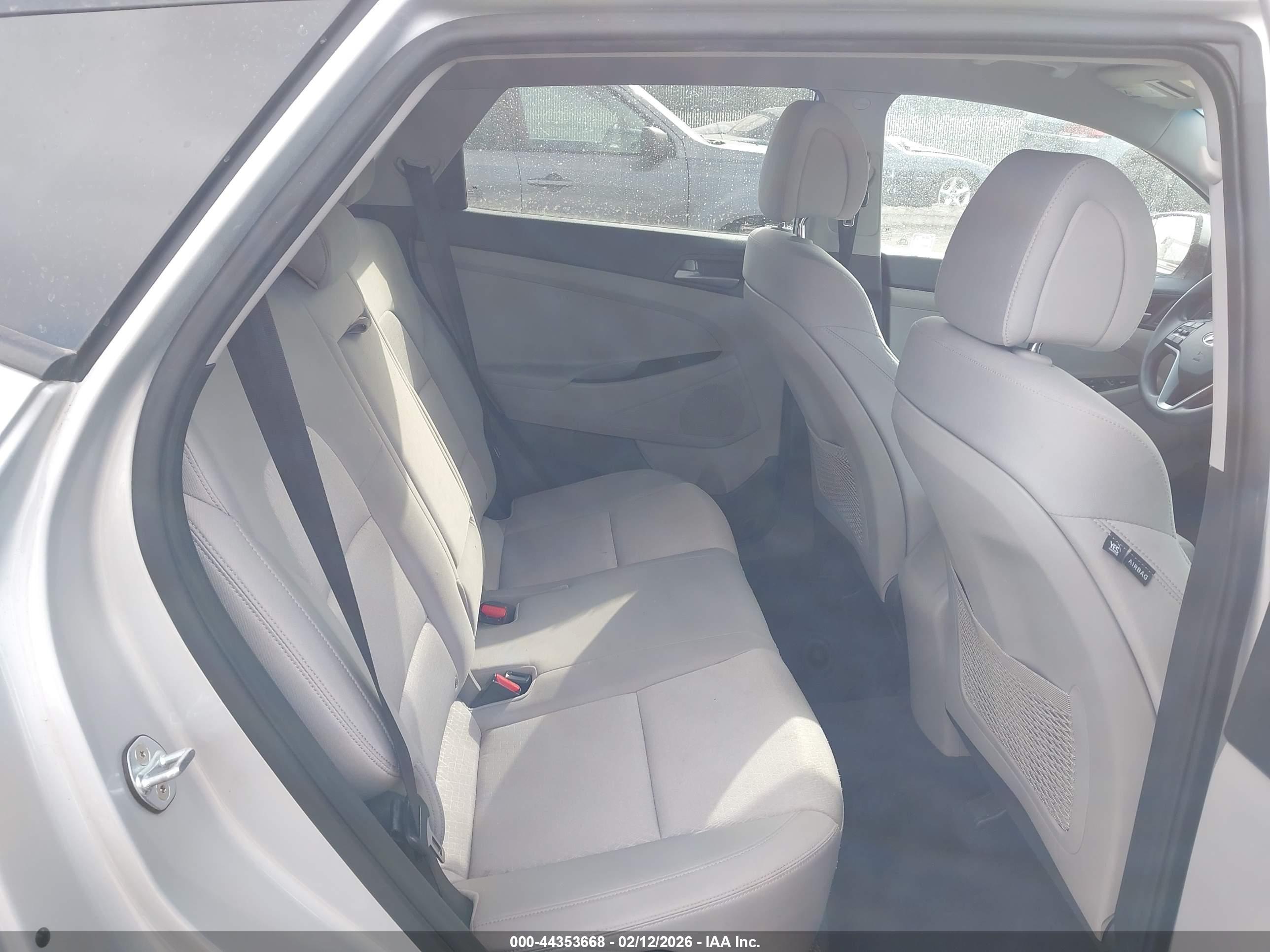 HYUNDAI TUCSON image 8