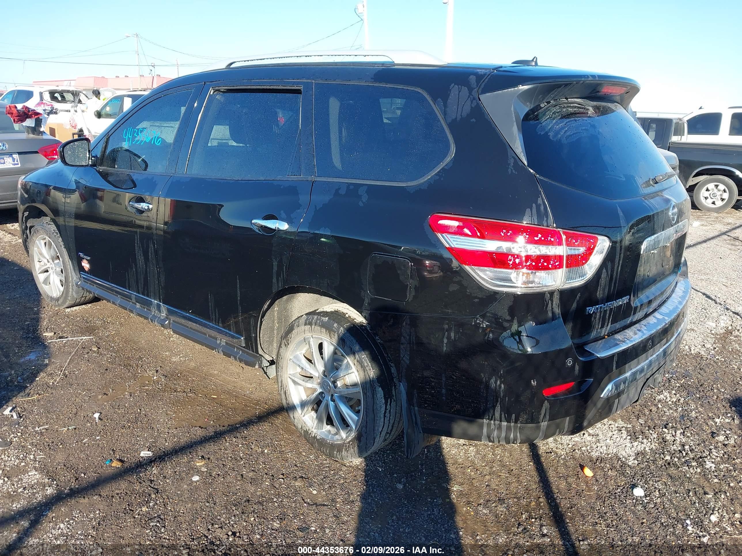 NISSAN PATHFINDER image 3