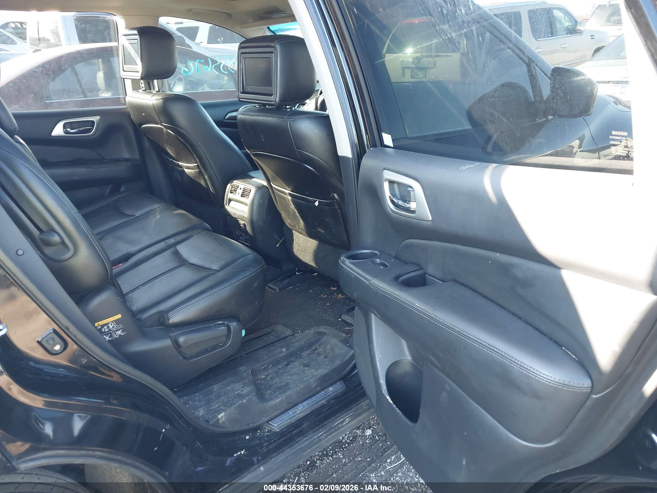 NISSAN PATHFINDER image 8