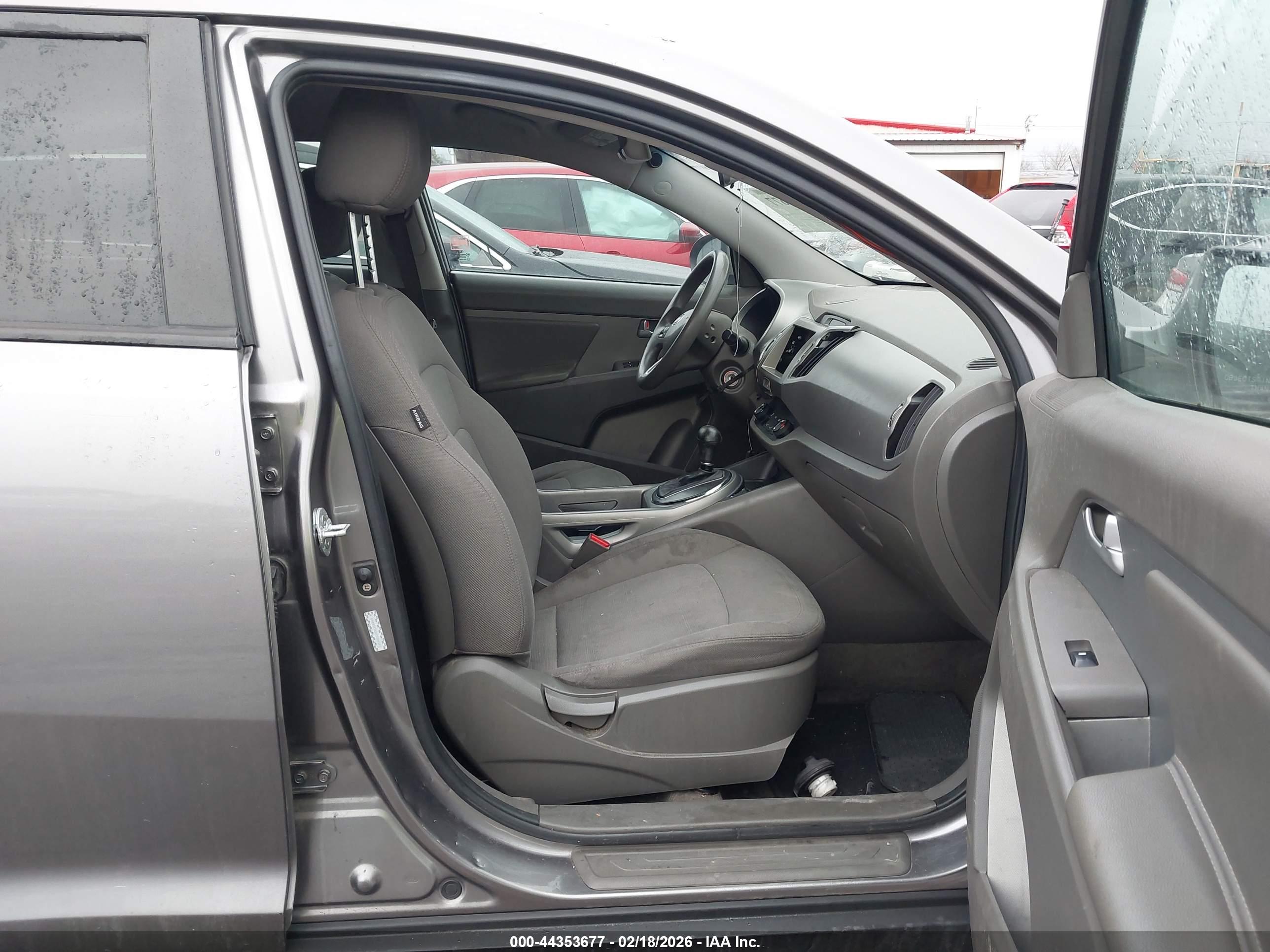 KIA SPORTAGE image 5