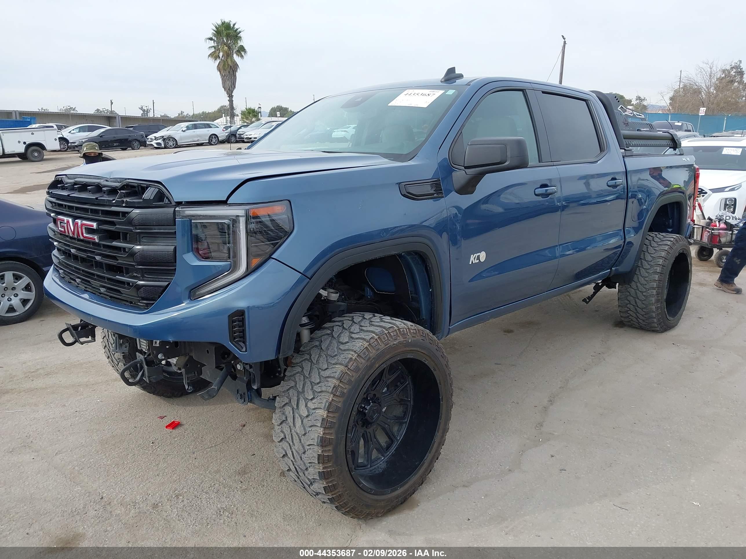 GMC SIERRA image 2