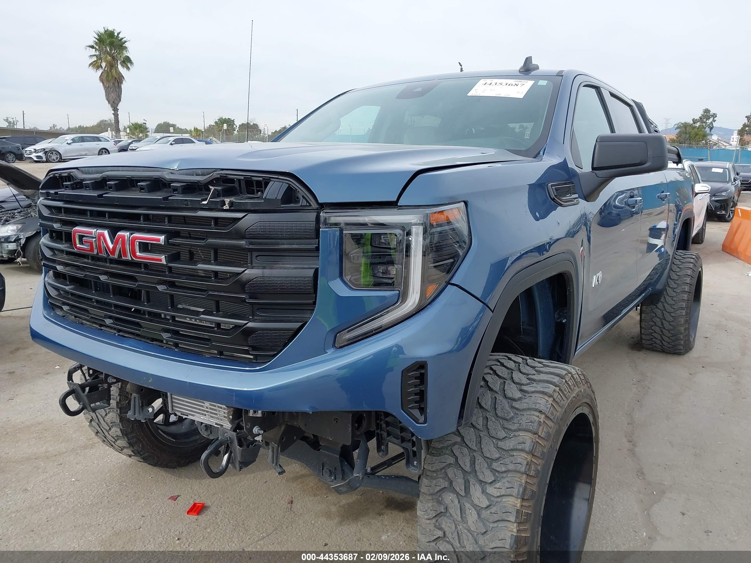 GMC SIERRA image 6