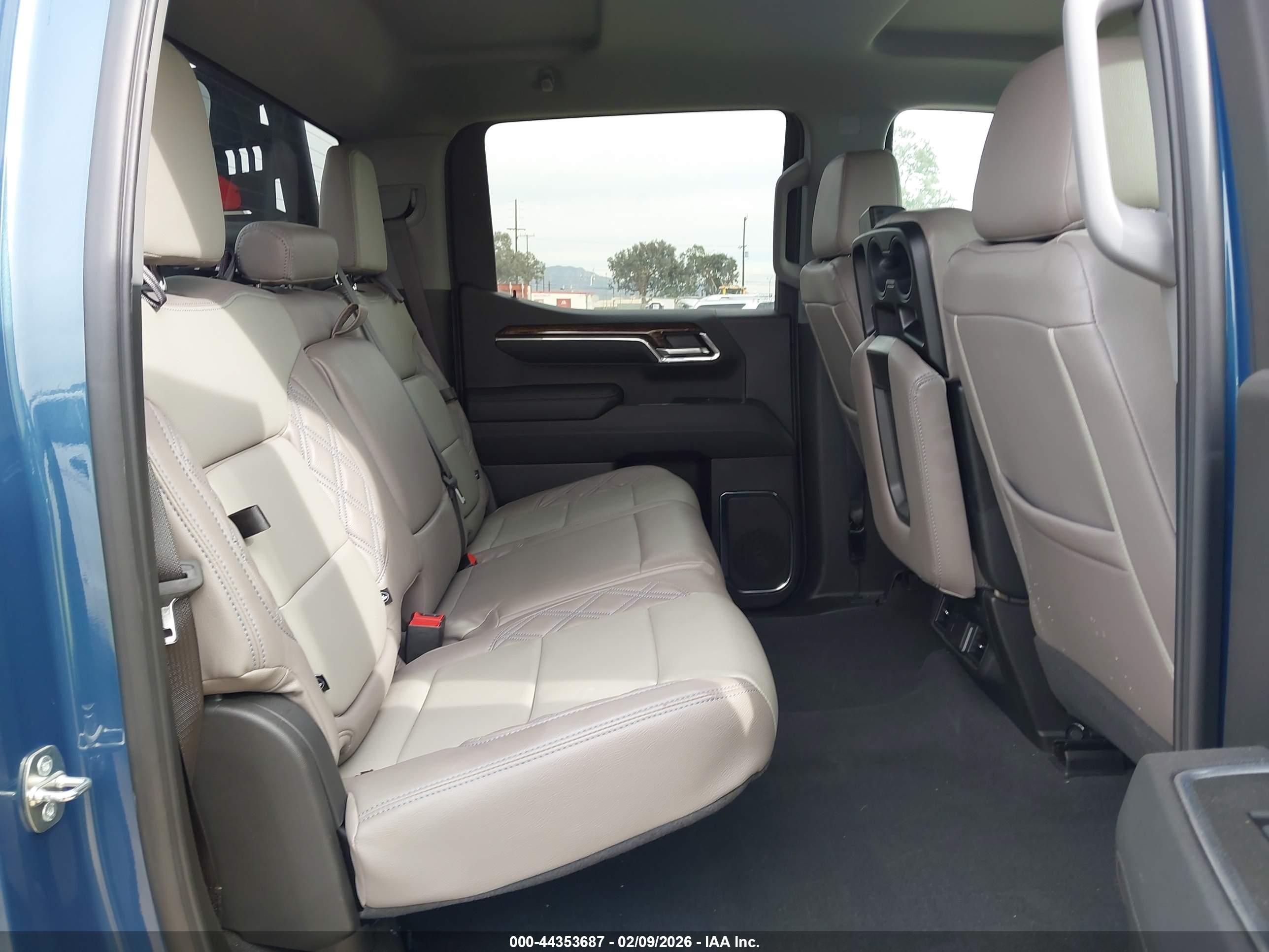 GMC SIERRA image 8