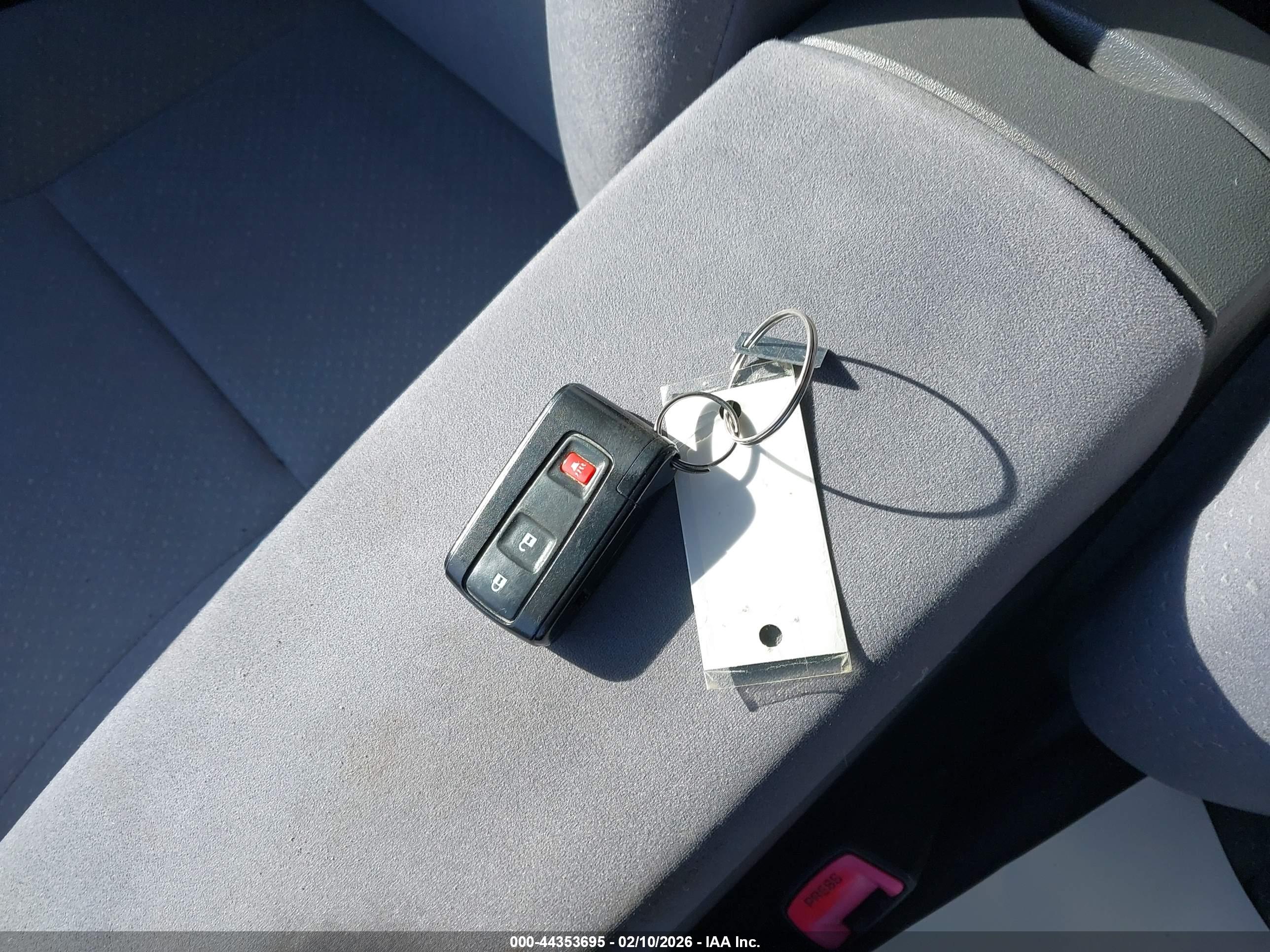 TOYOTA PRIUS image 11