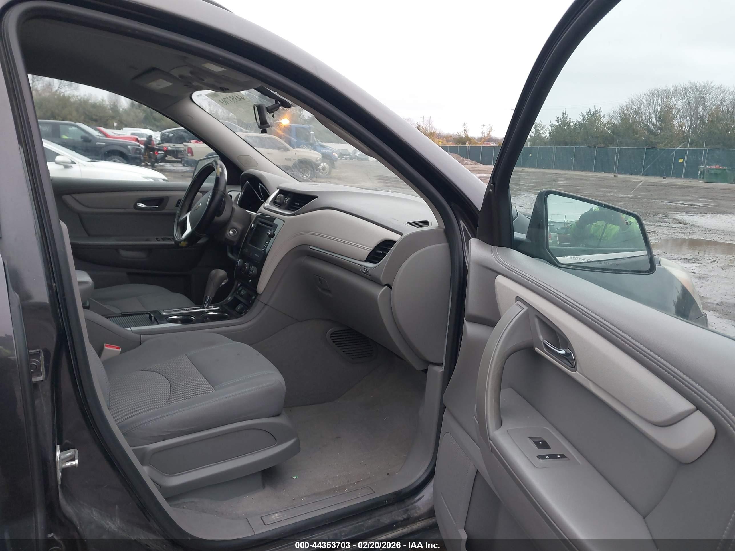 CHEVROLET TRAVERSE image 5