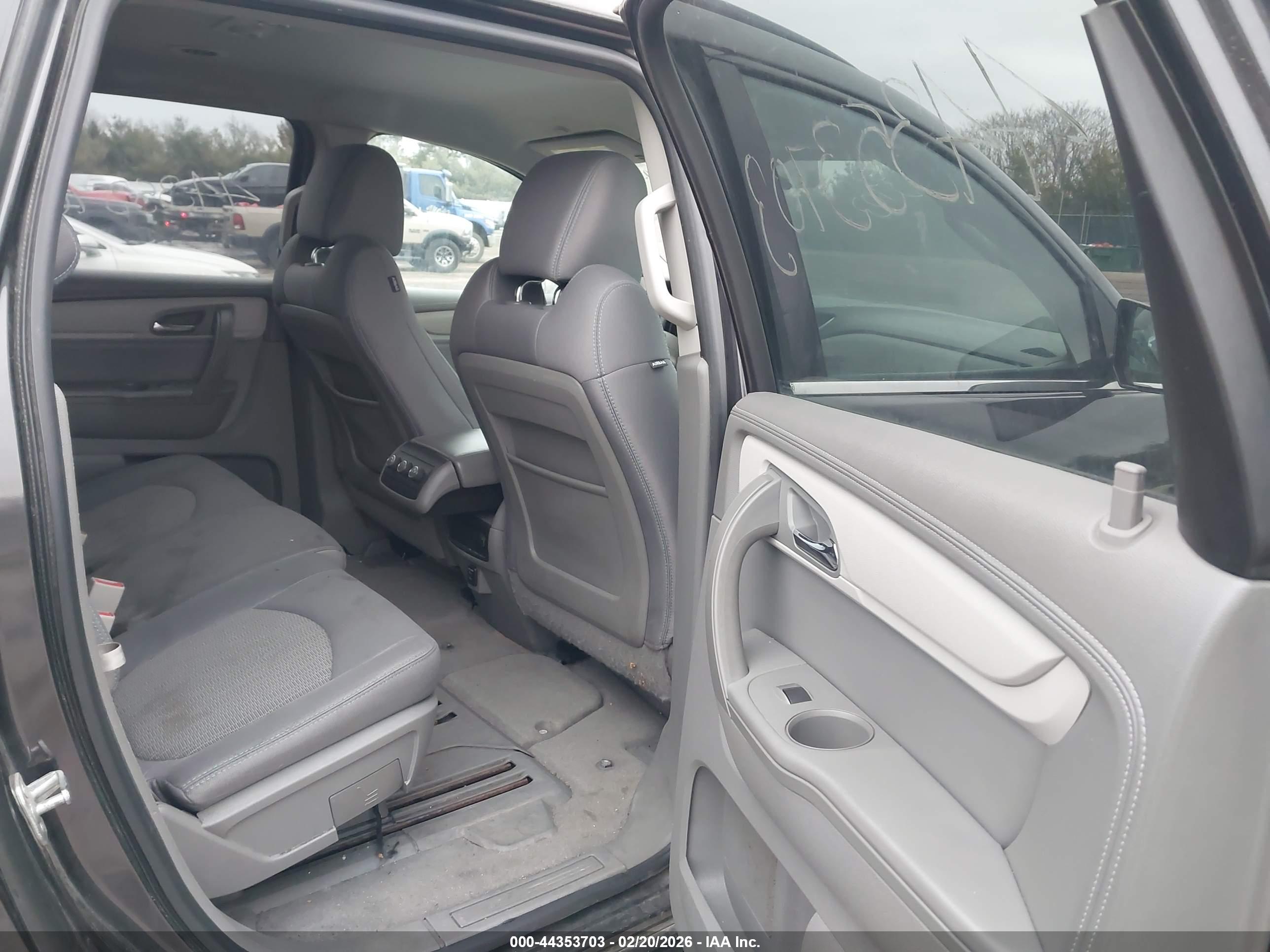 CHEVROLET TRAVERSE image 8