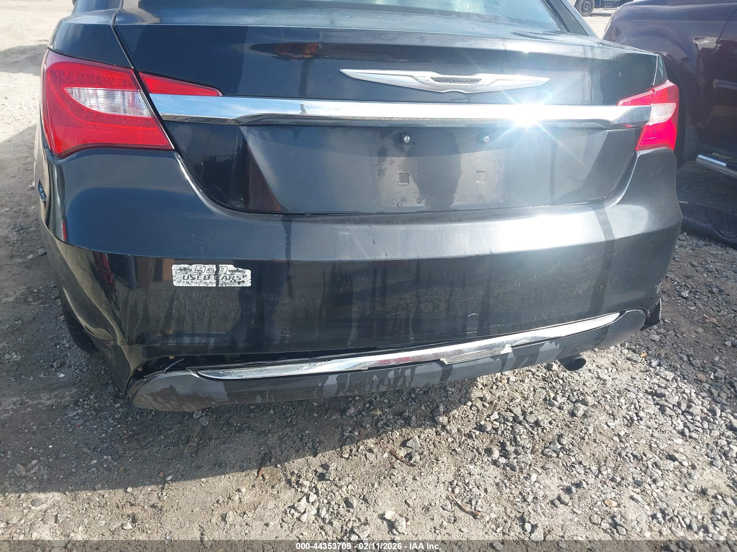 CHRYSLER 200 image 6