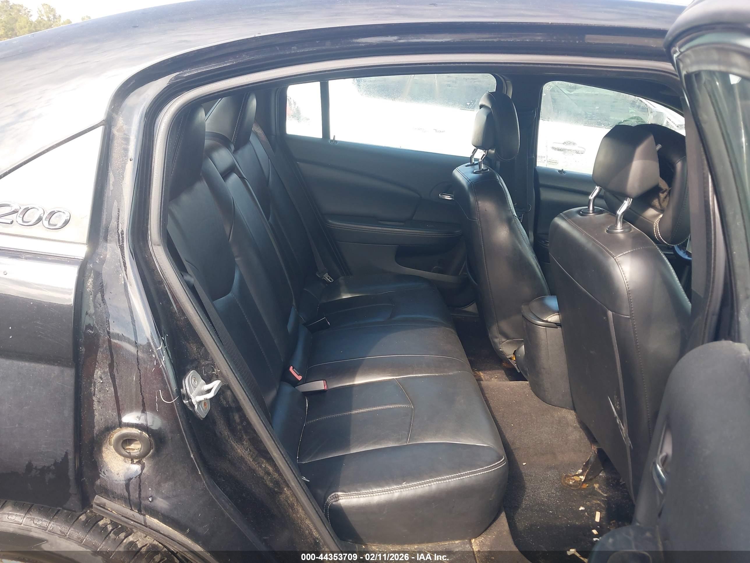 CHRYSLER 200 image 8