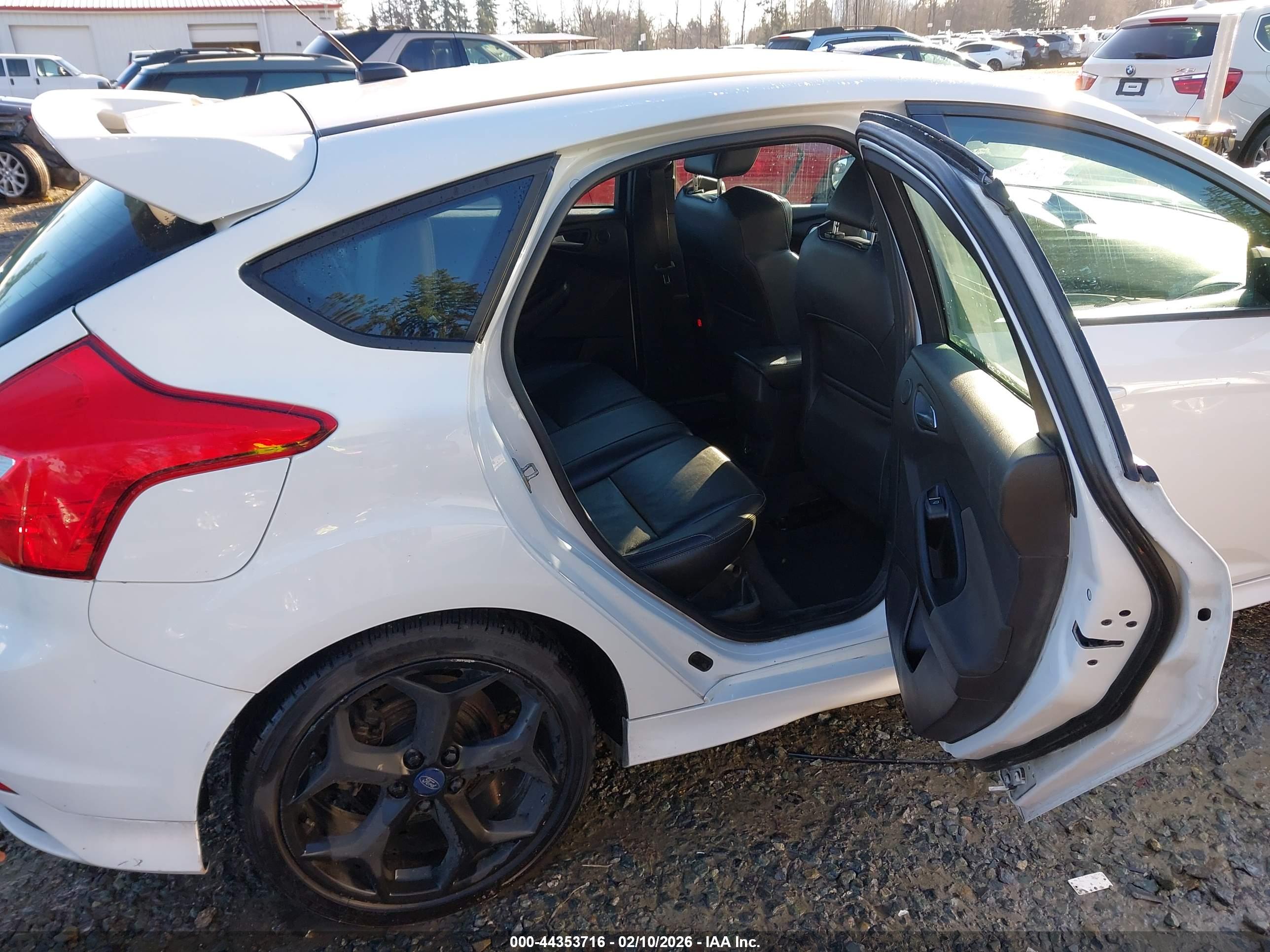 FORD FOCUS image 8