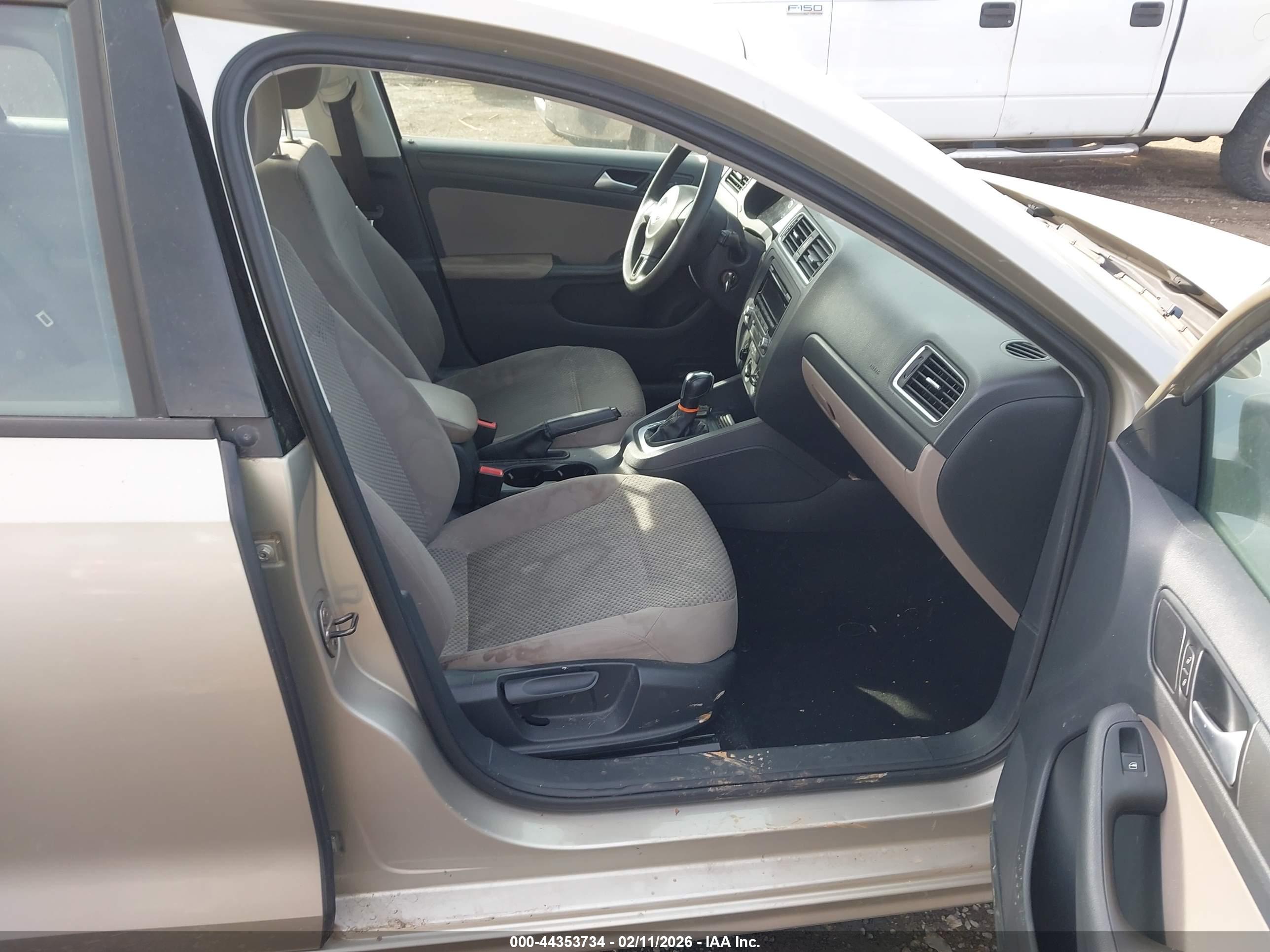VOLKSWAGEN JETTA image 5
