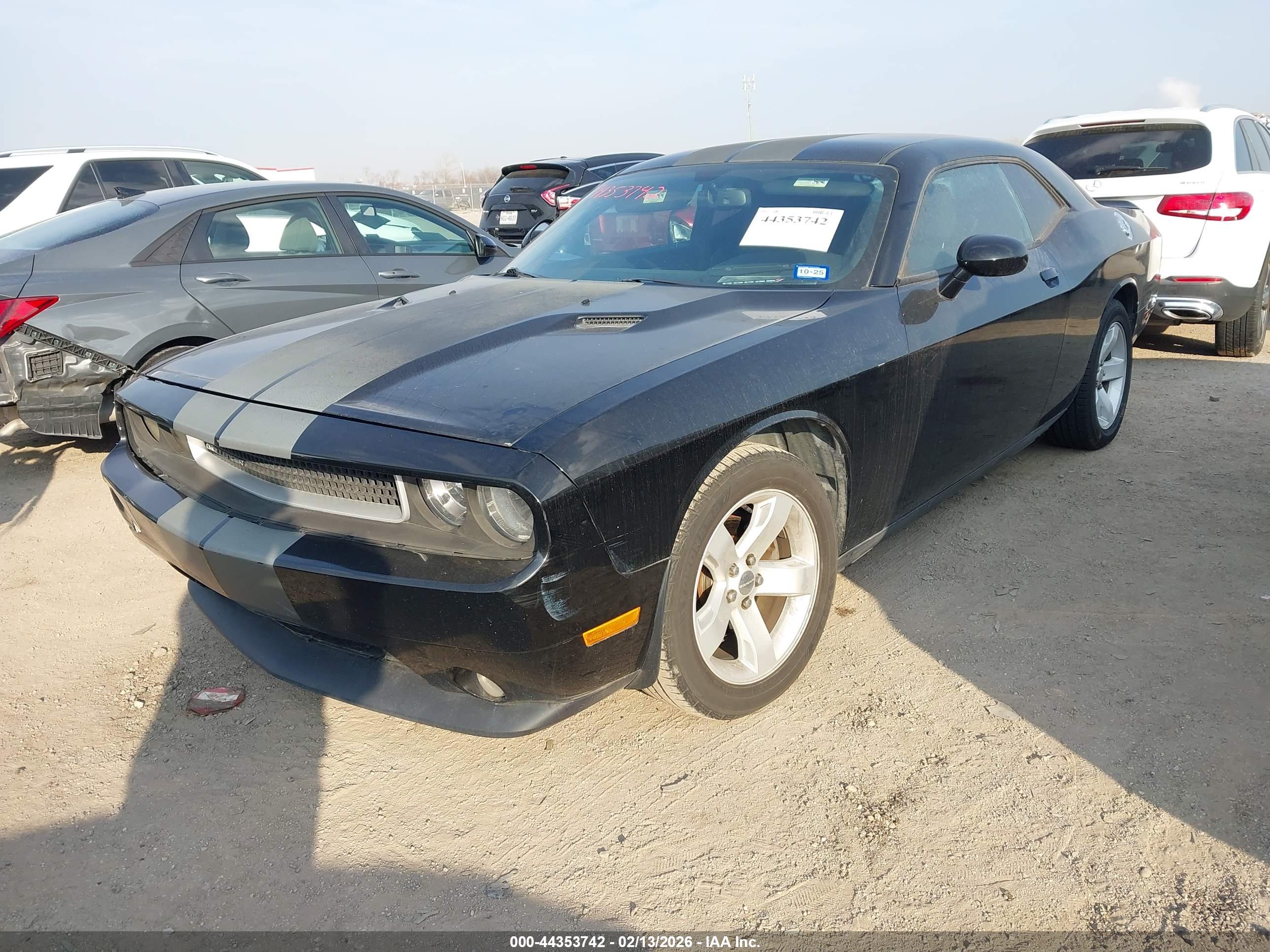 DODGE CHALLENGER image 2