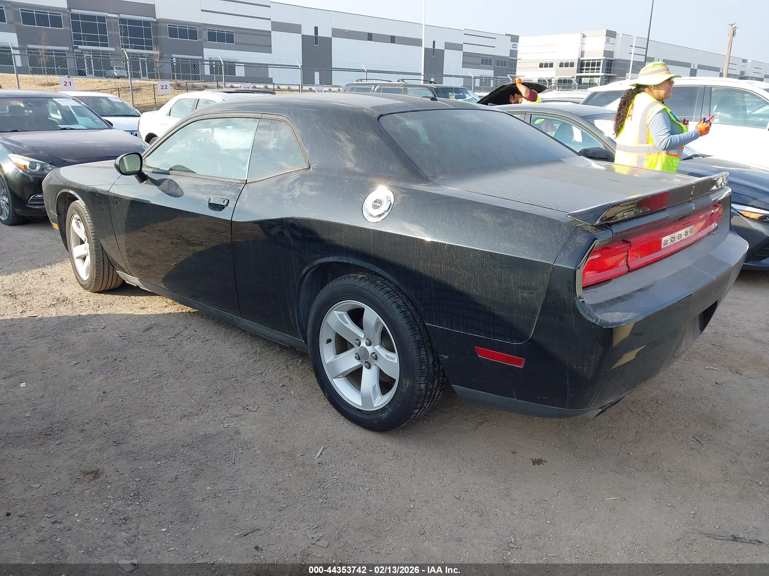 DODGE CHALLENGER image 3