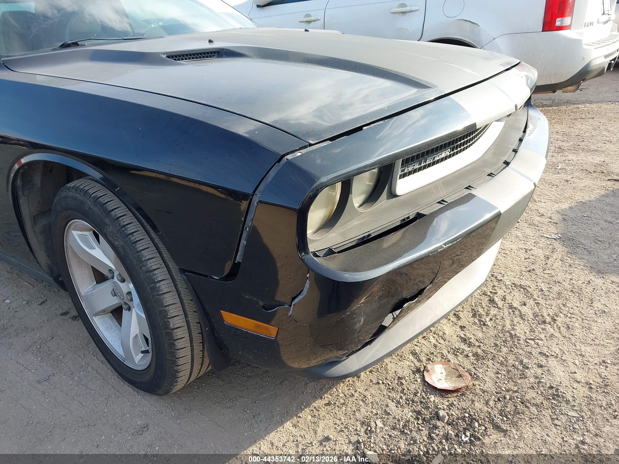 DODGE CHALLENGER image 6