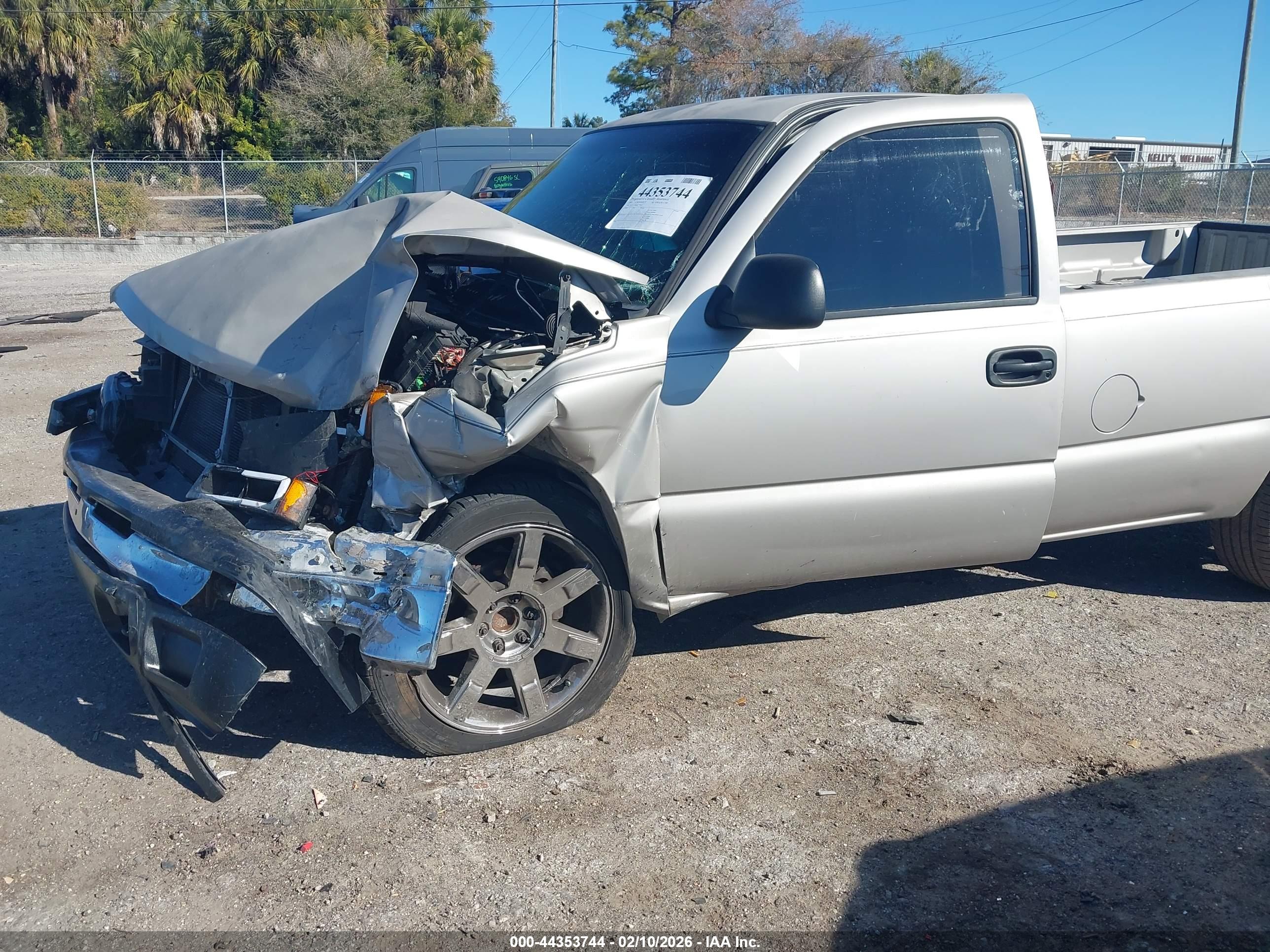 CHEVROLET SILVERADO image 6