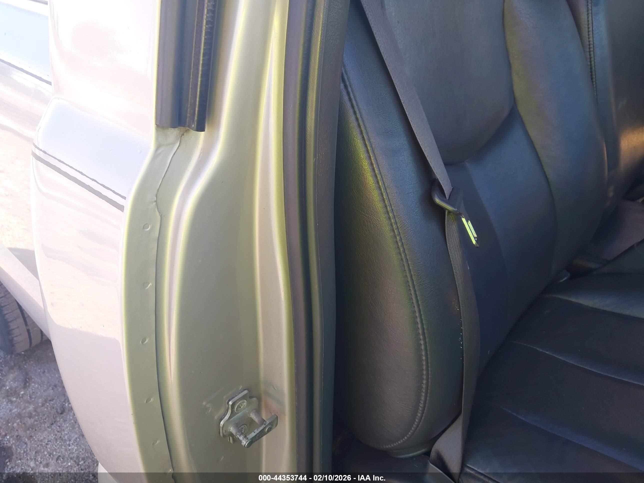 CHEVROLET SILVERADO image 8