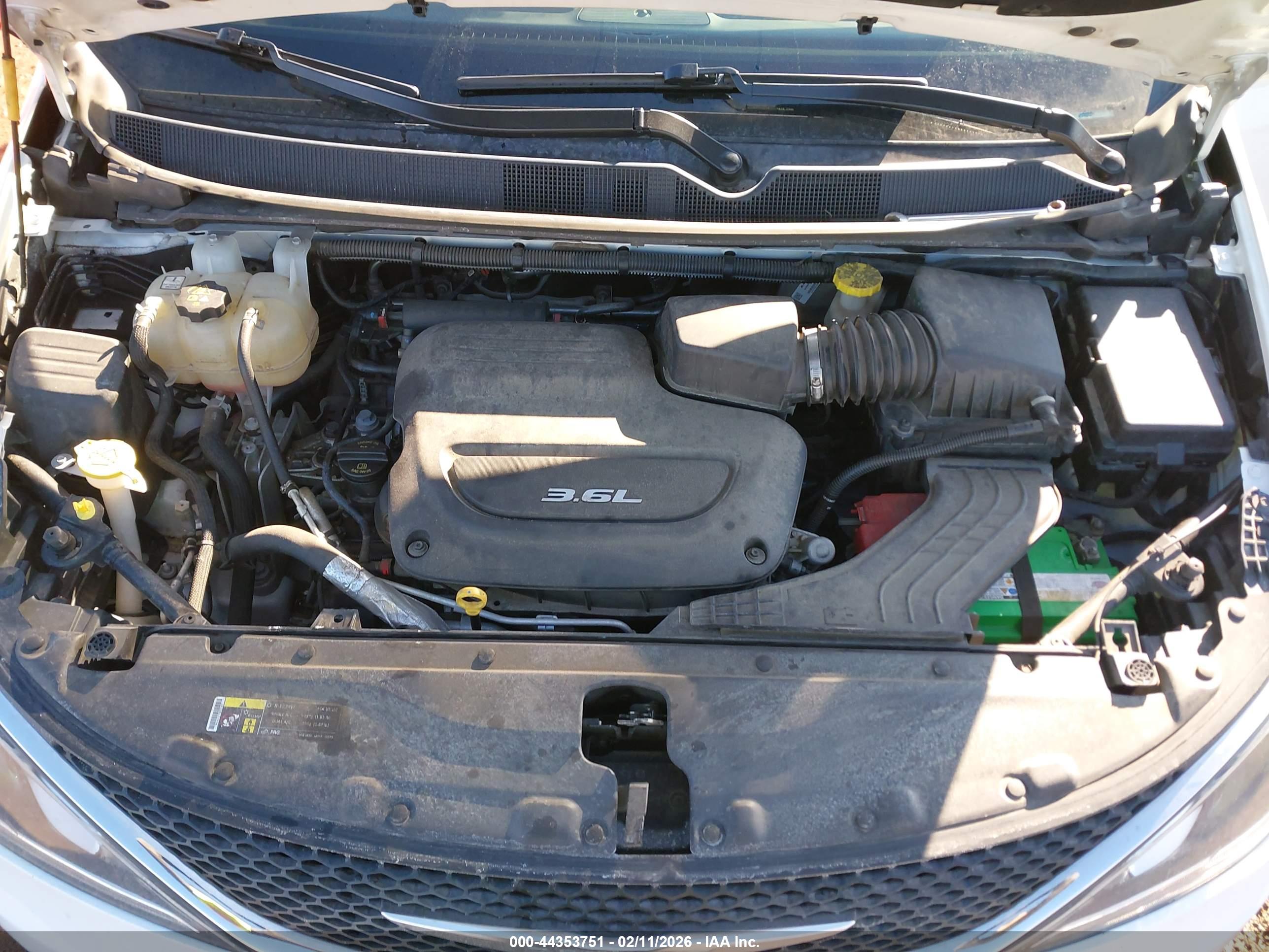 CHRYSLER PACIFICA image 10