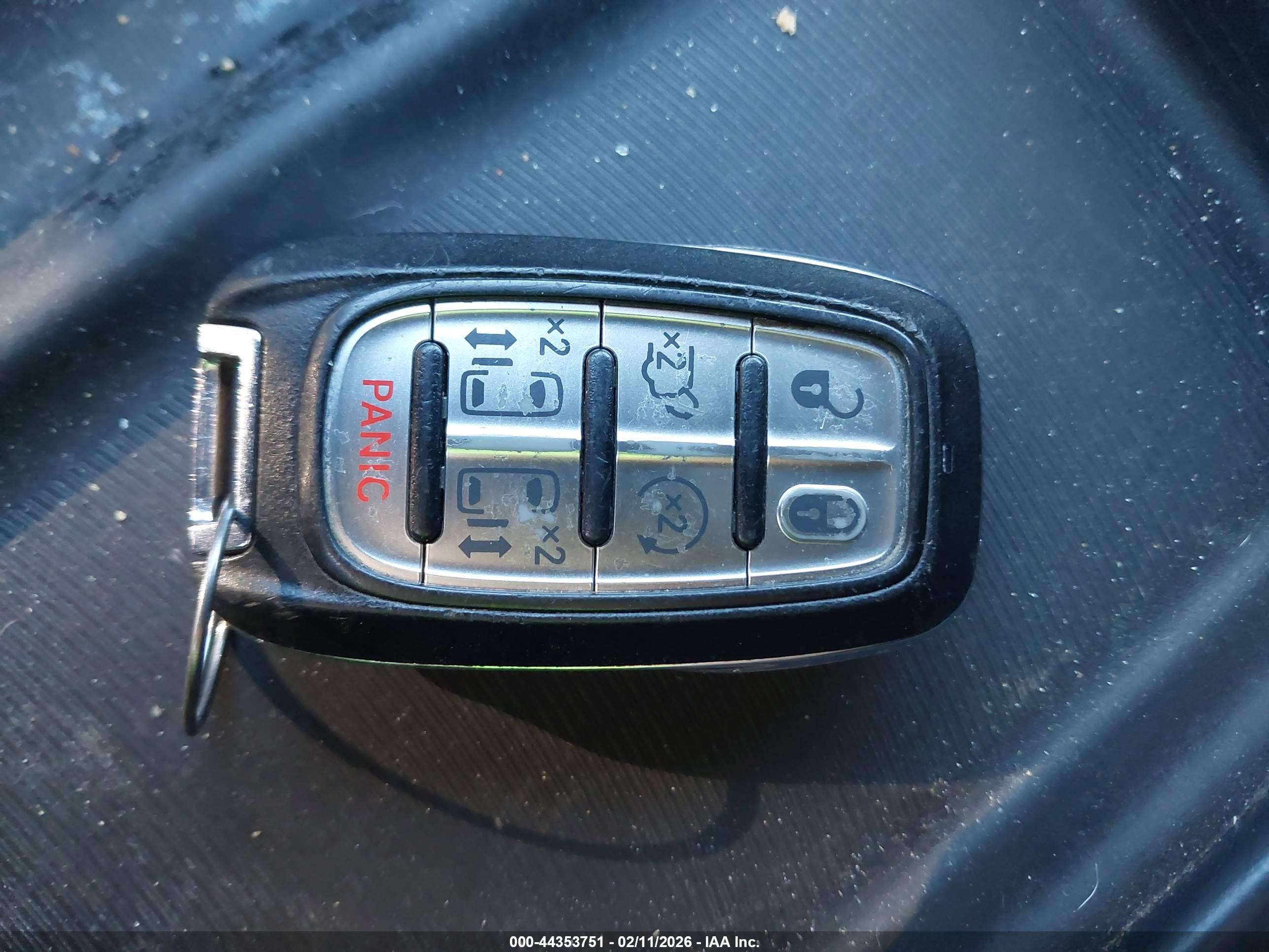 CHRYSLER PACIFICA image 11