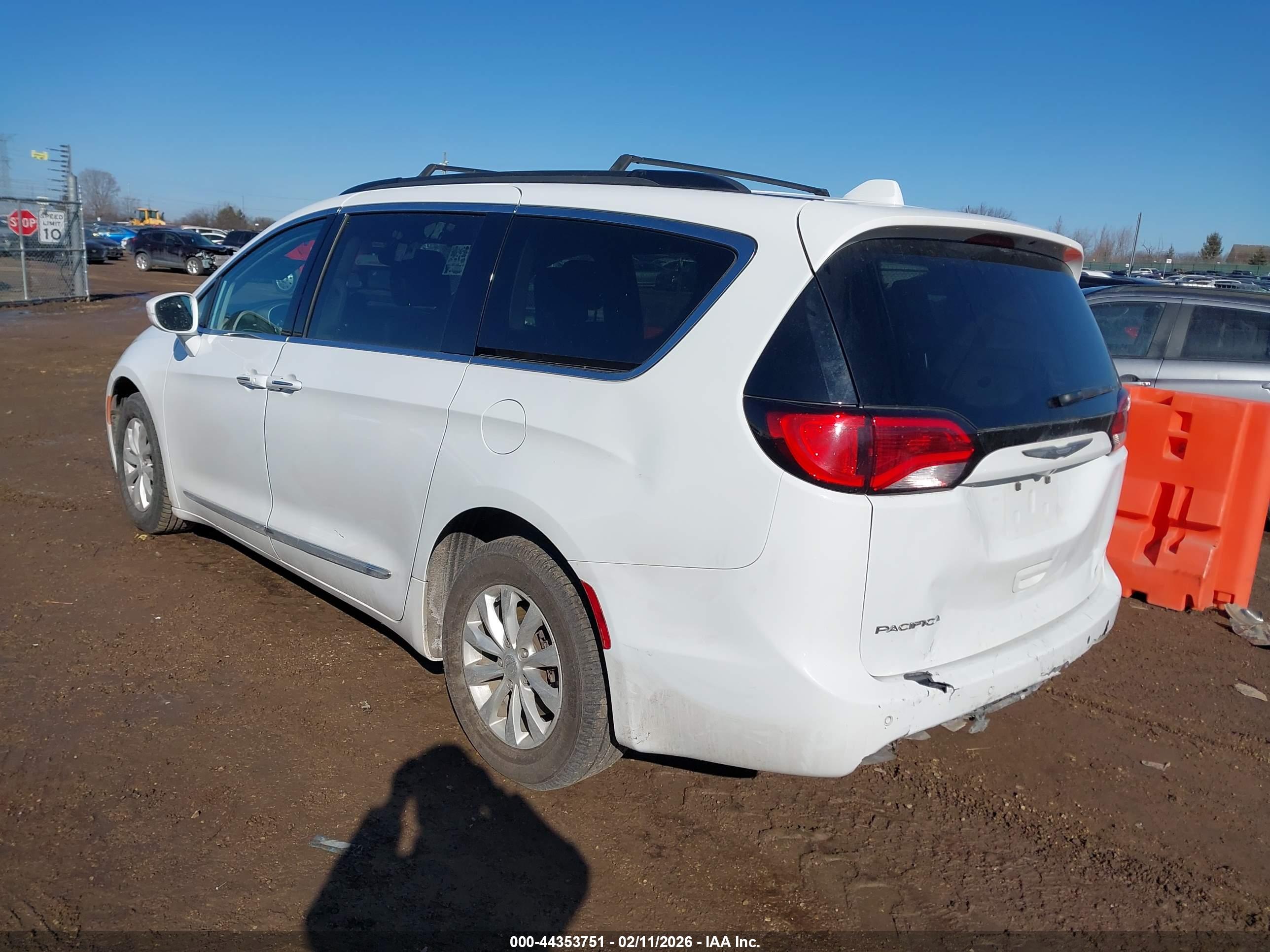 CHRYSLER PACIFICA image 3