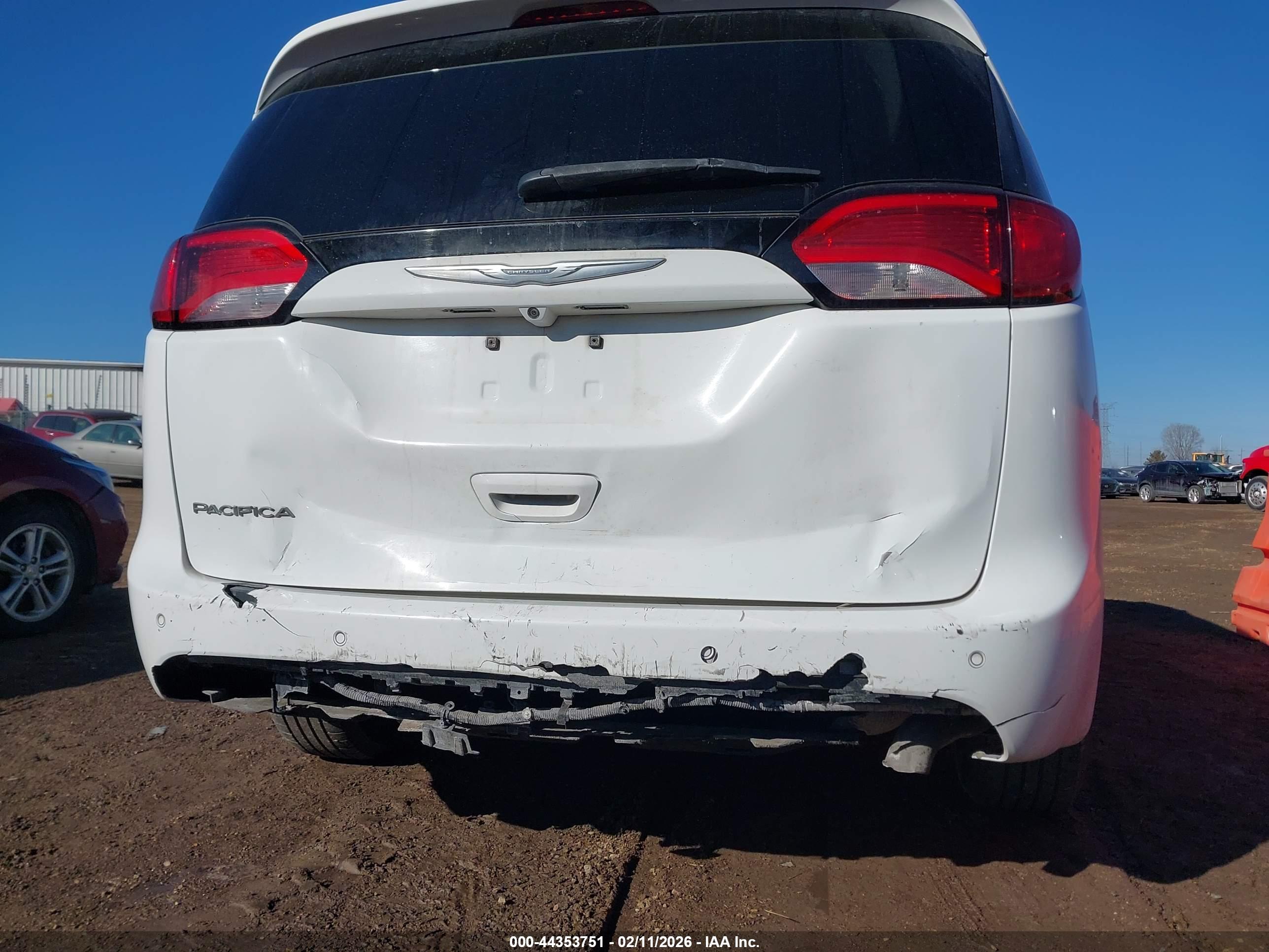 CHRYSLER PACIFICA image 6