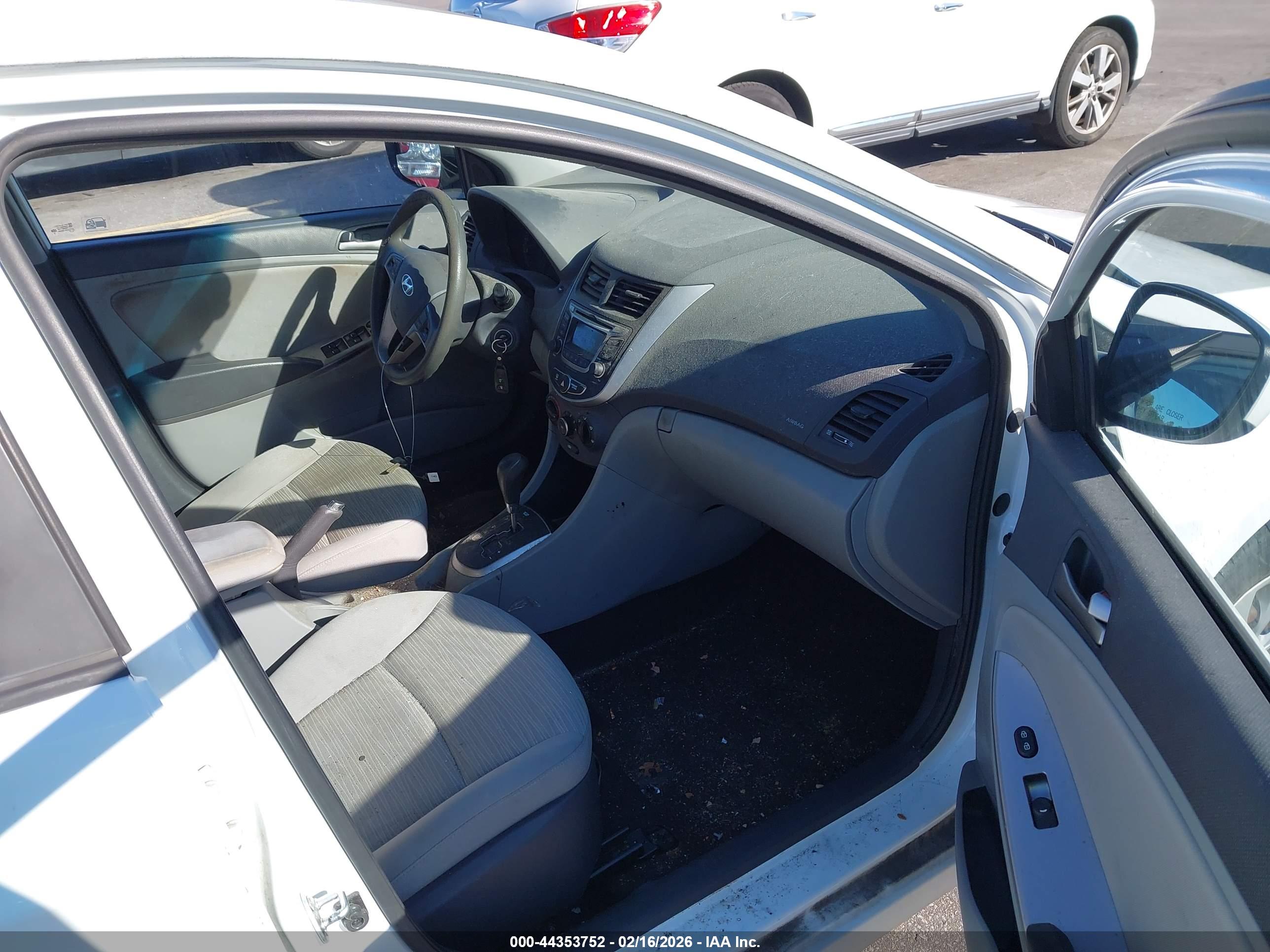 HYUNDAI ACCENT image 5