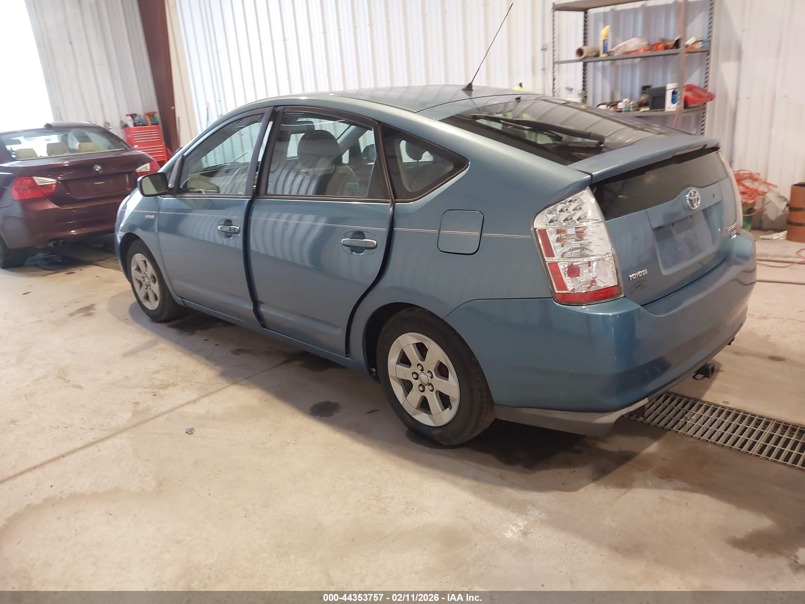 TOYOTA PRIUS image 3