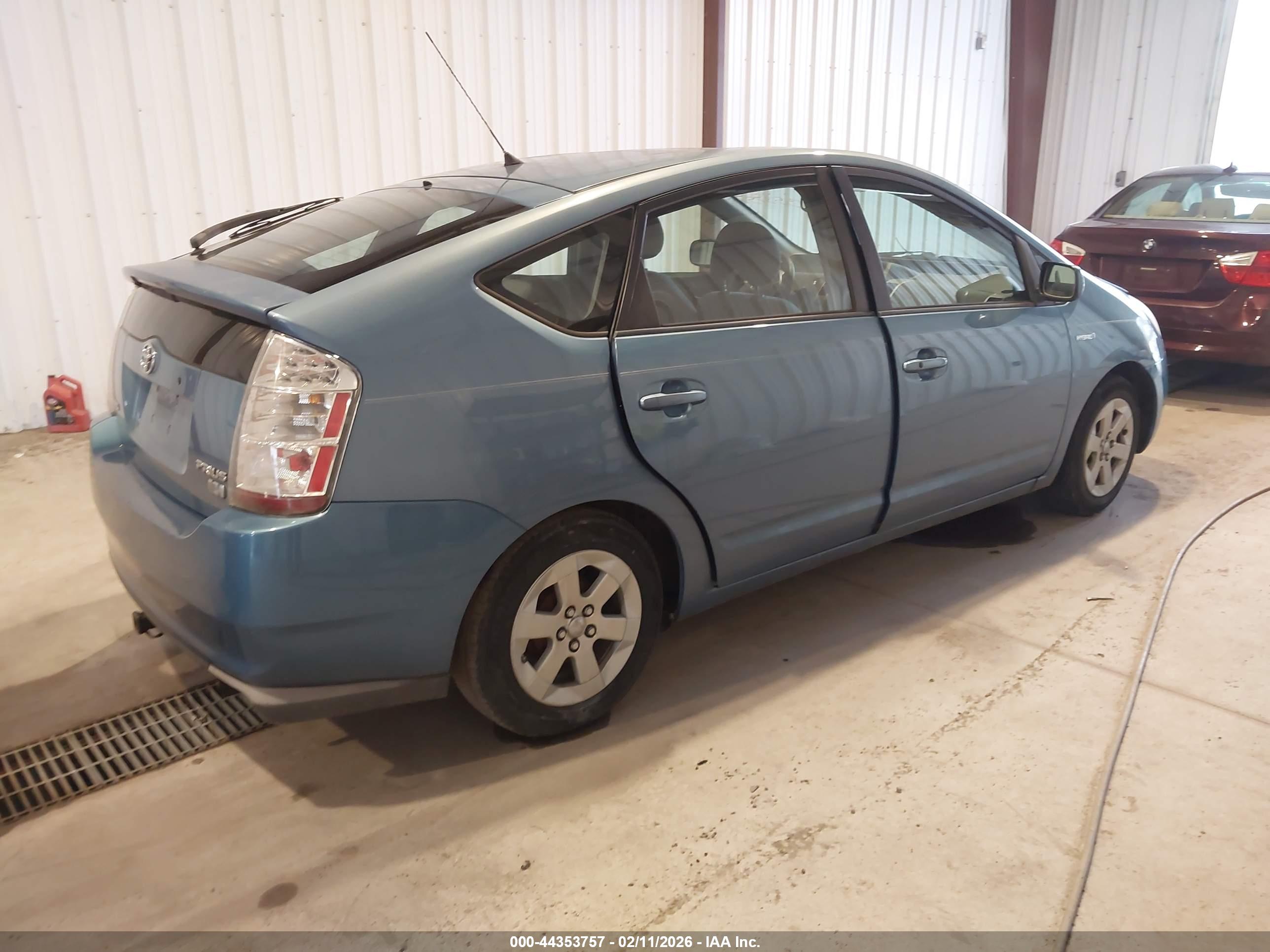 TOYOTA PRIUS image 4