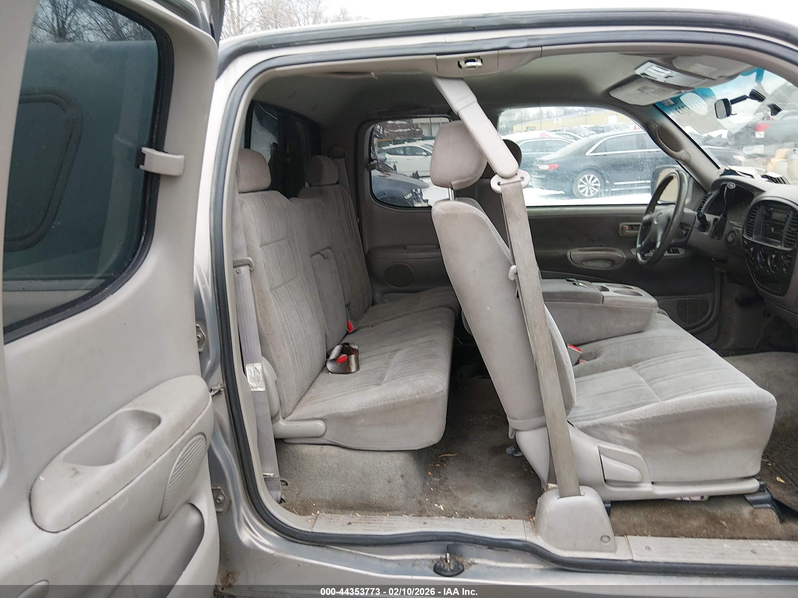 TOYOTA TUNDRA image 8