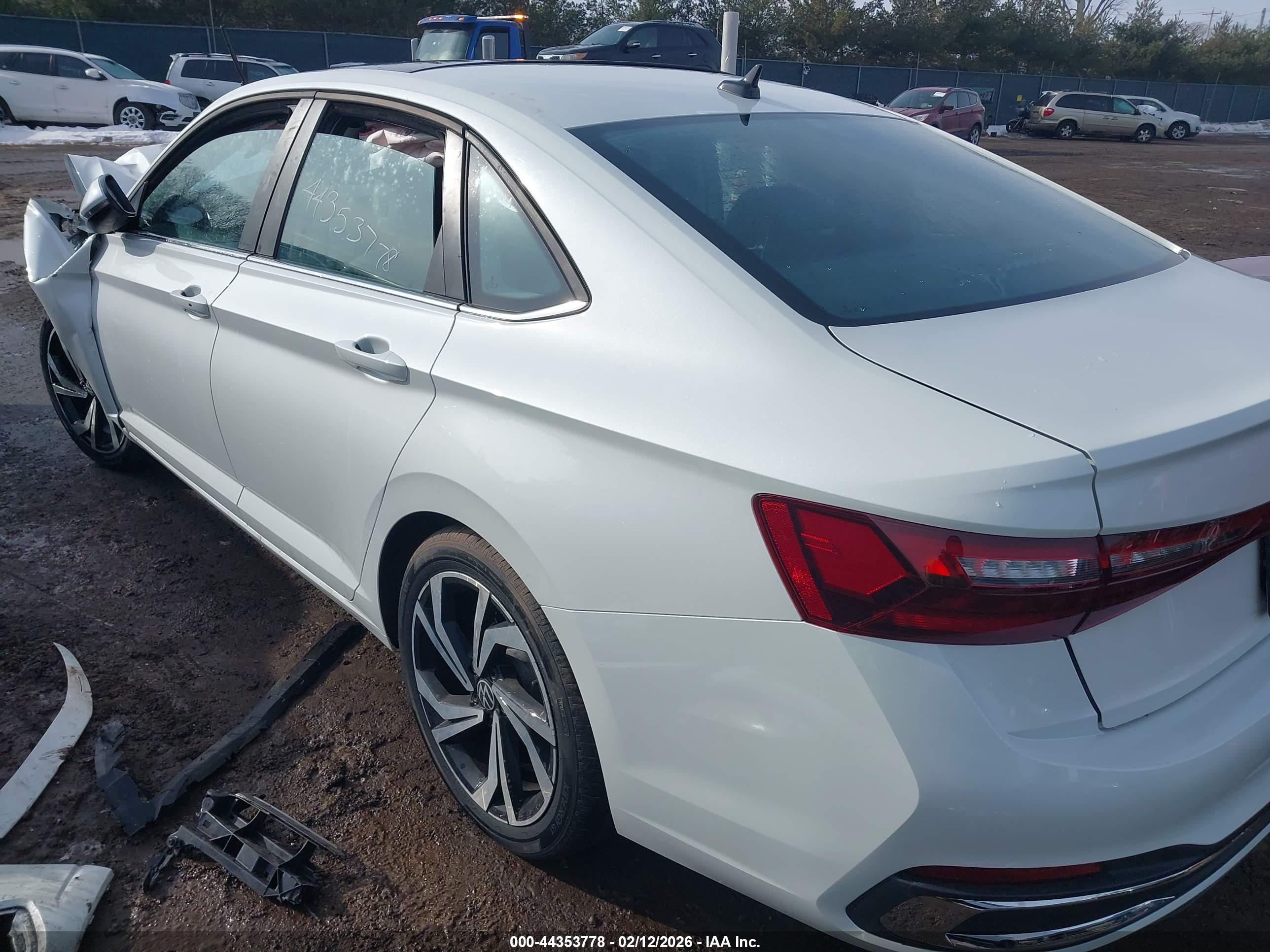 VOLKSWAGEN JETTA image 3
