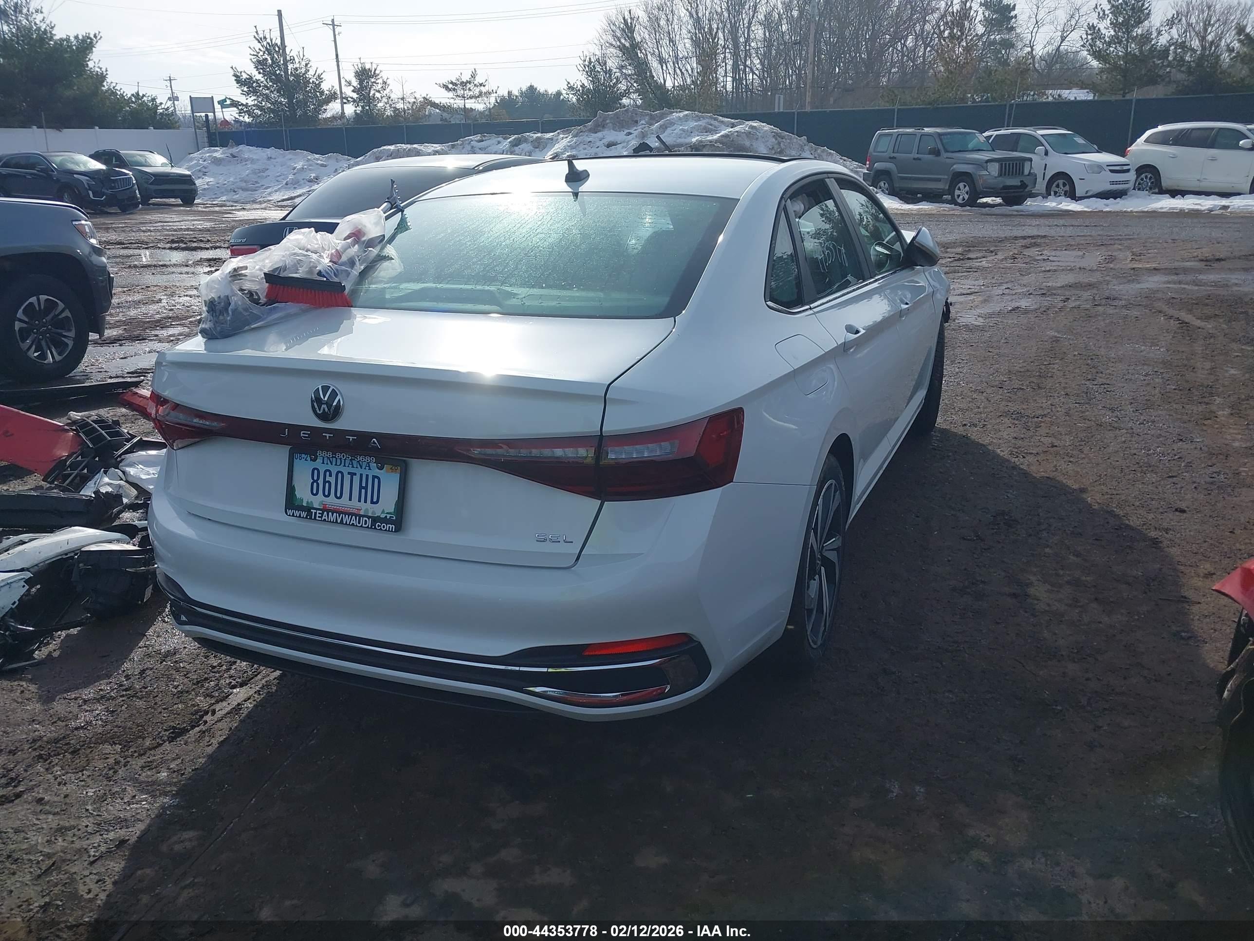 VOLKSWAGEN JETTA image 4