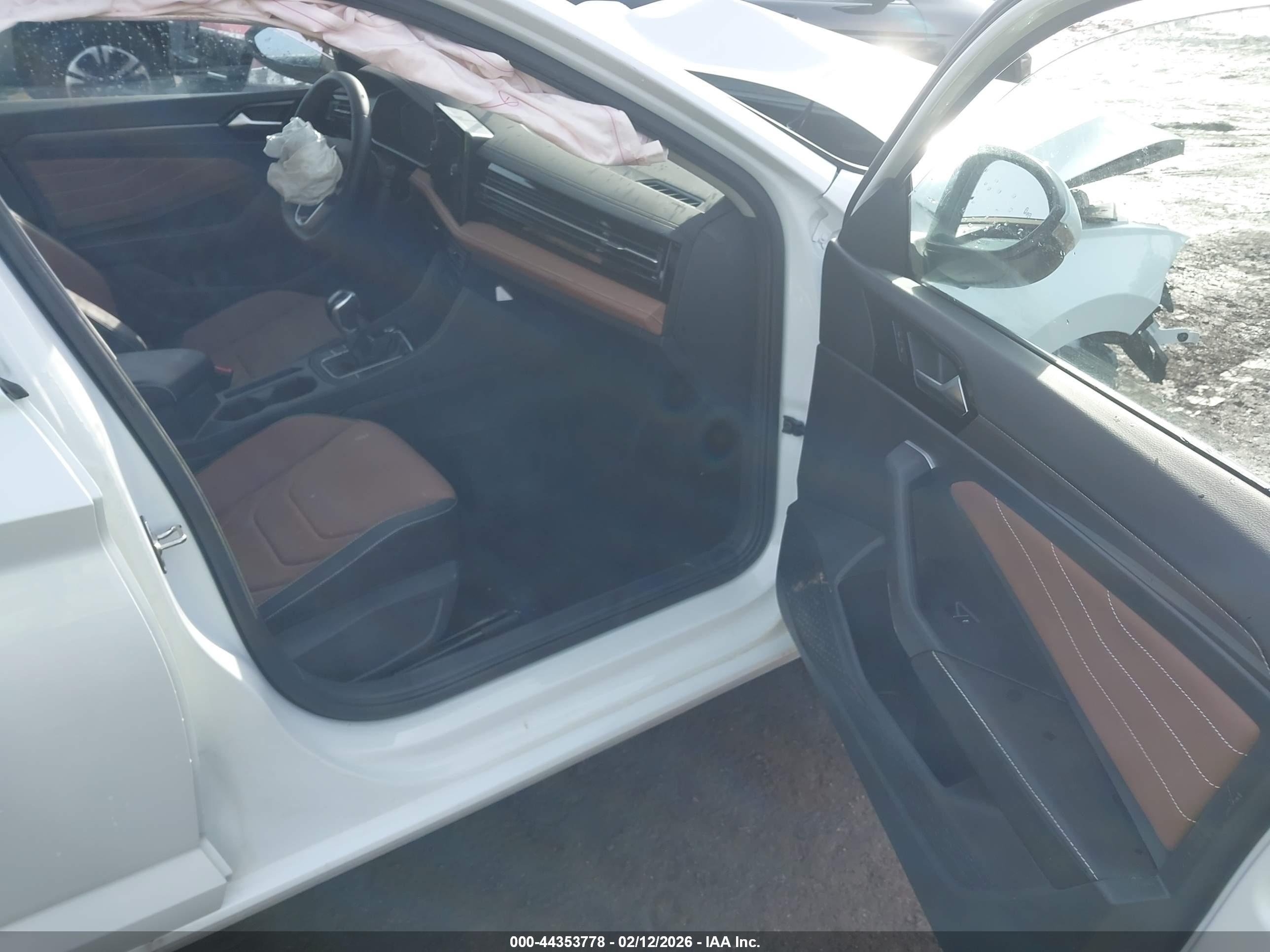 VOLKSWAGEN JETTA image 5