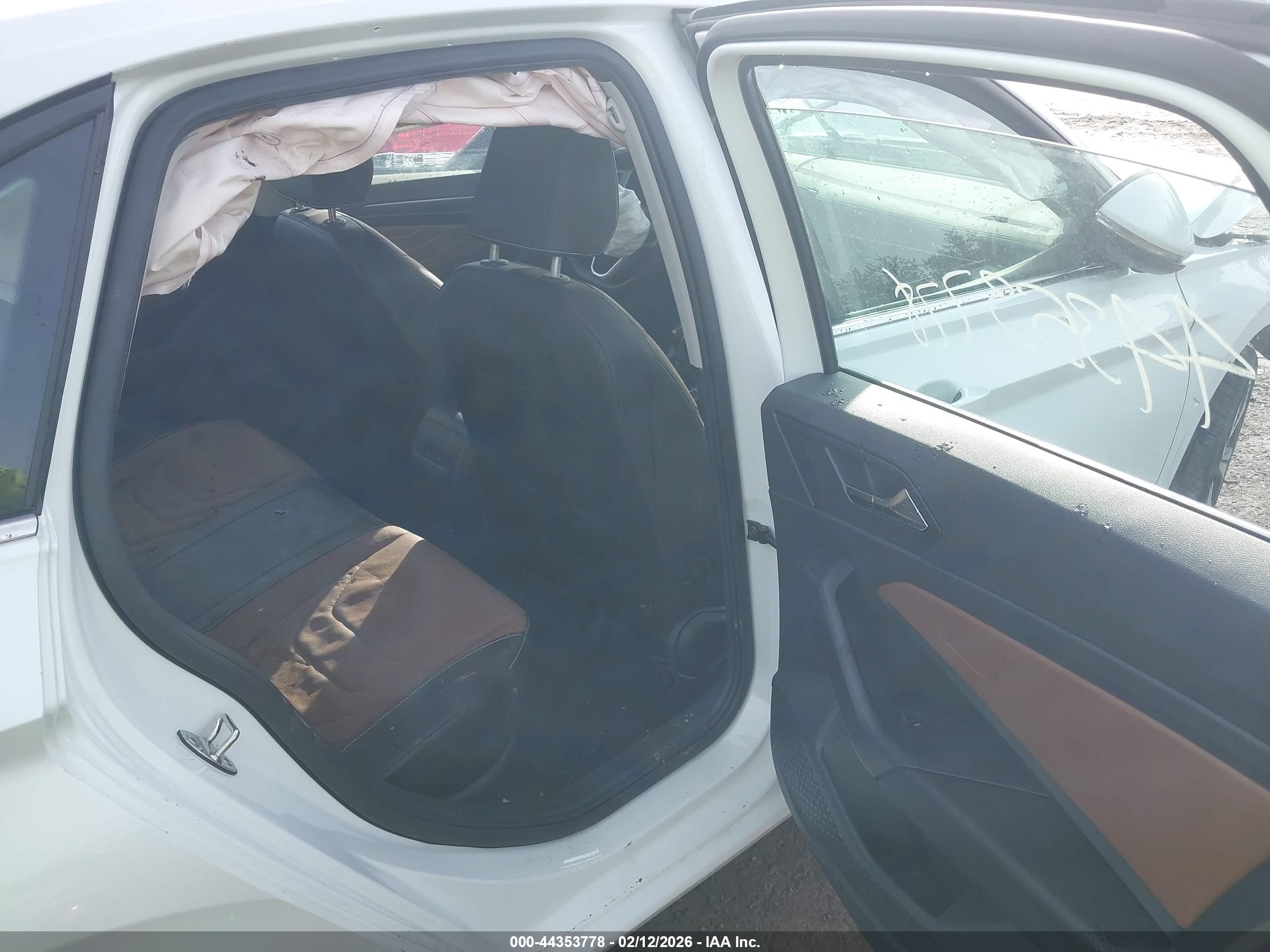 VOLKSWAGEN JETTA image 8