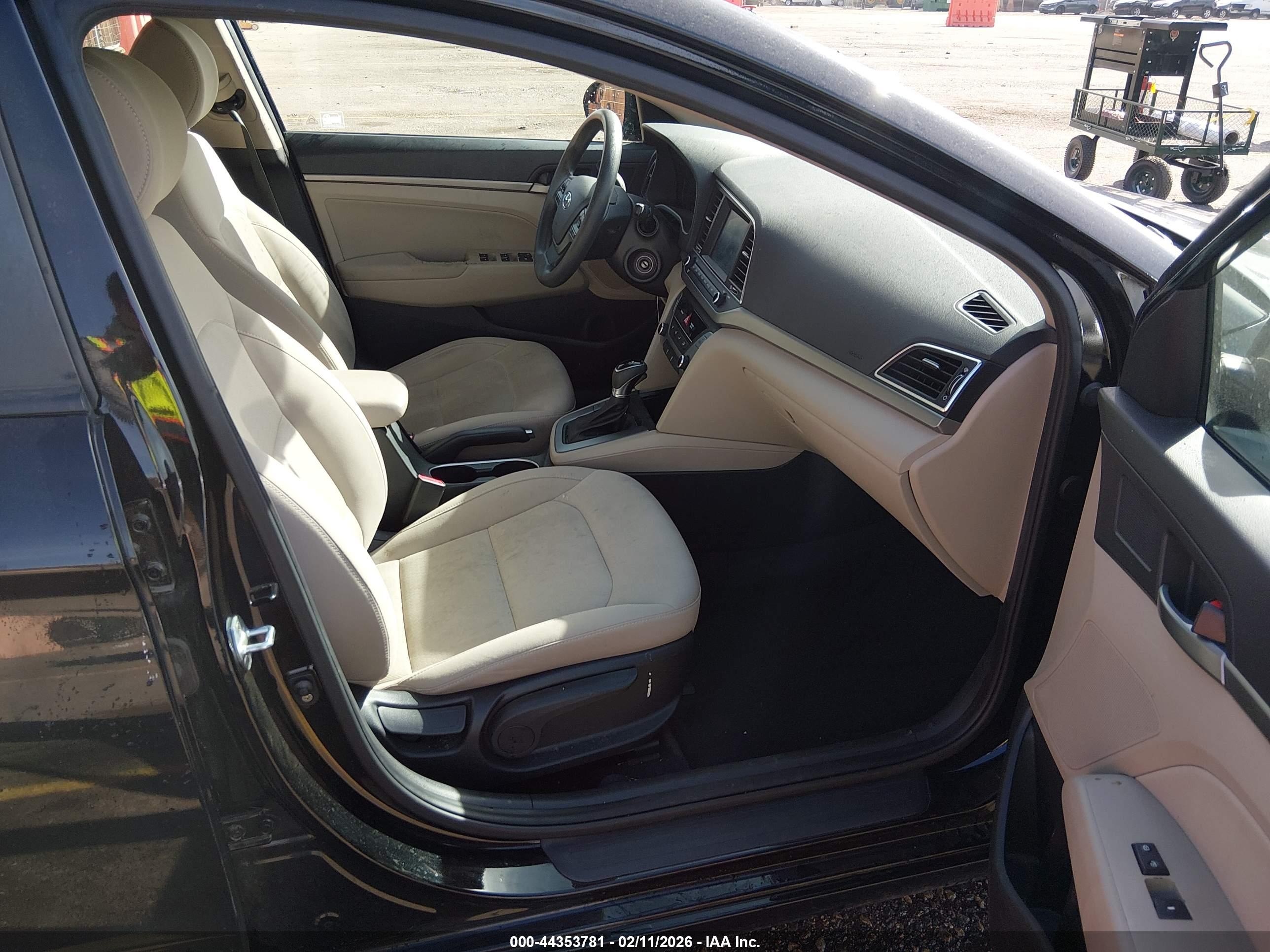 HYUNDAI ELANTRA image 5