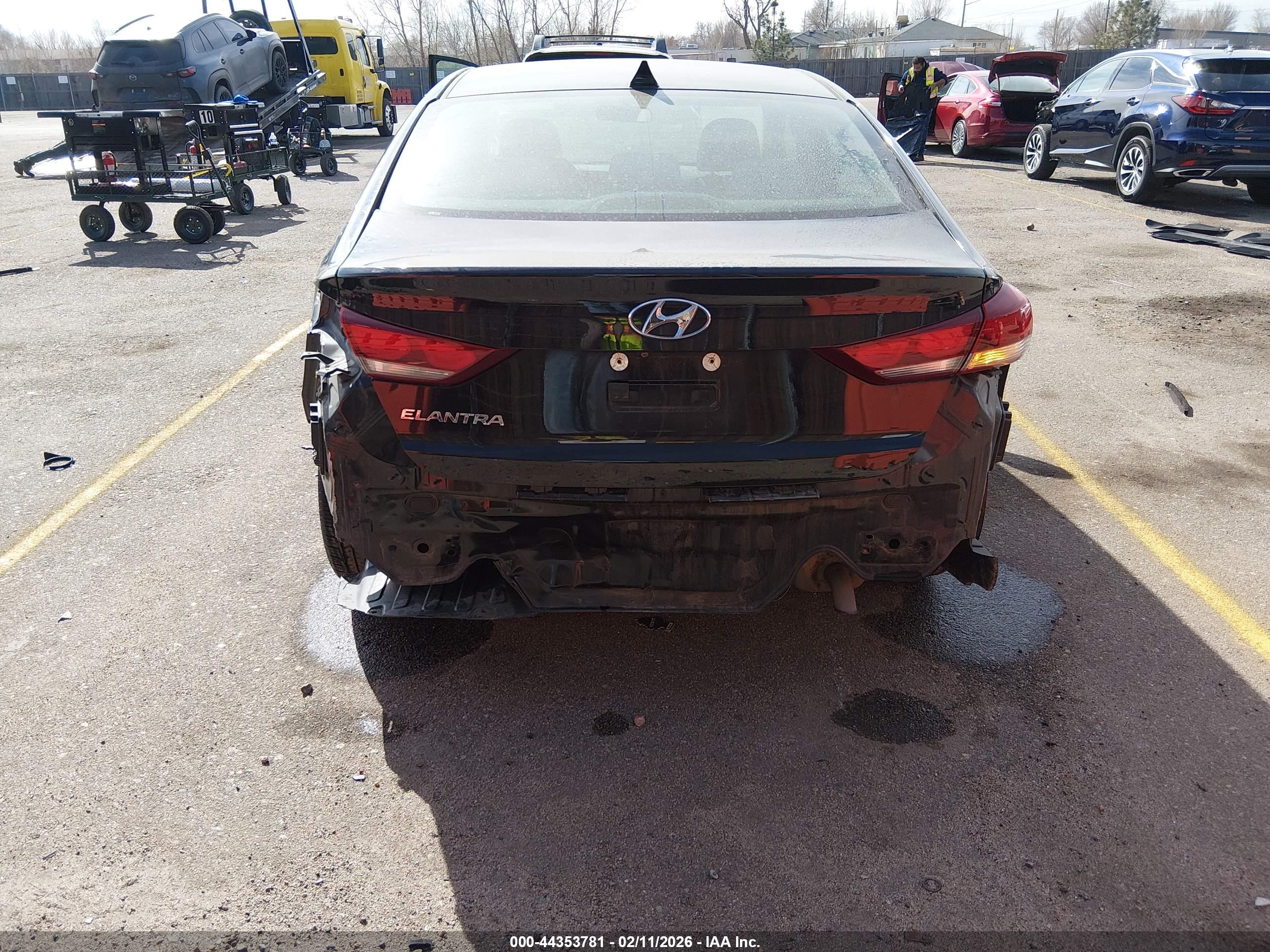 HYUNDAI ELANTRA image 6