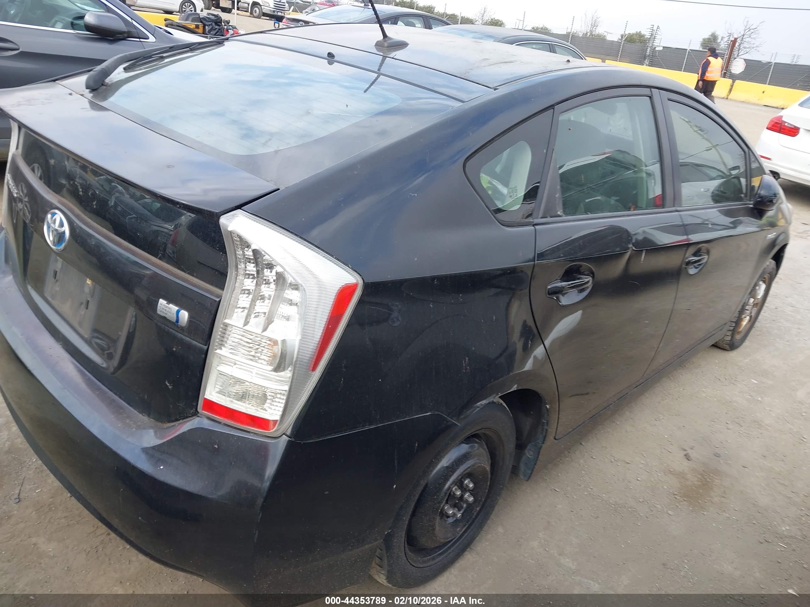 TOYOTA PRIUS image 4
