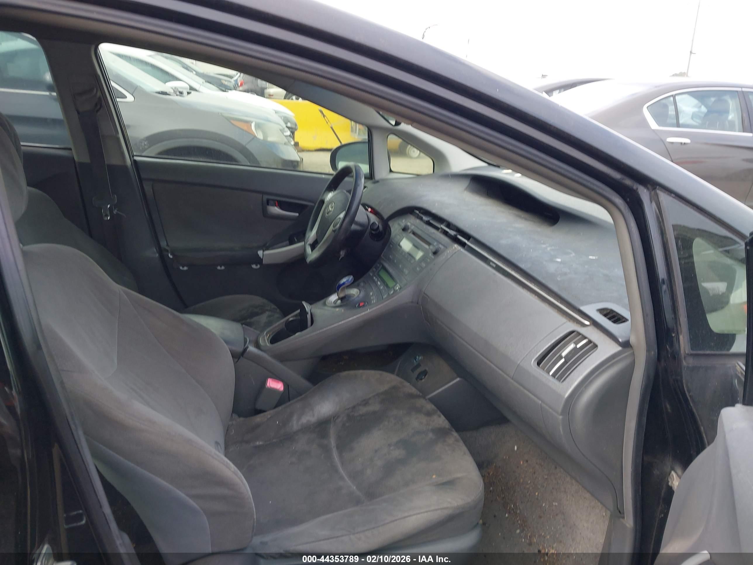 TOYOTA PRIUS image 5