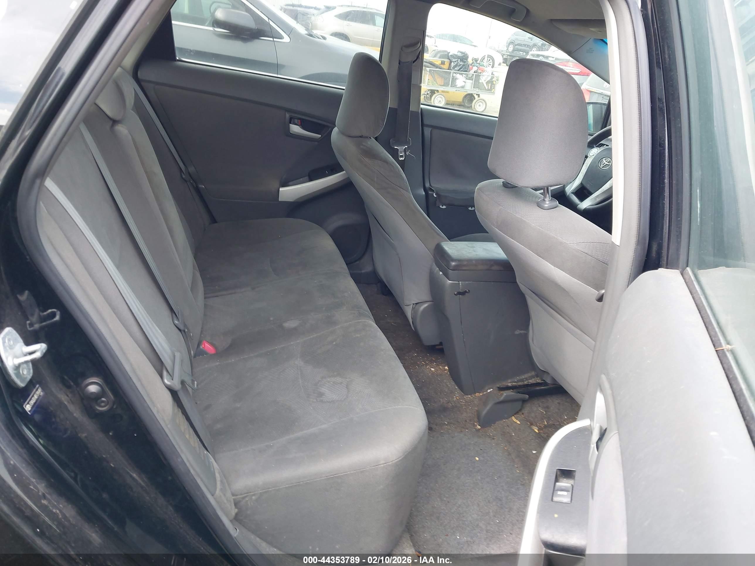 TOYOTA PRIUS image 8