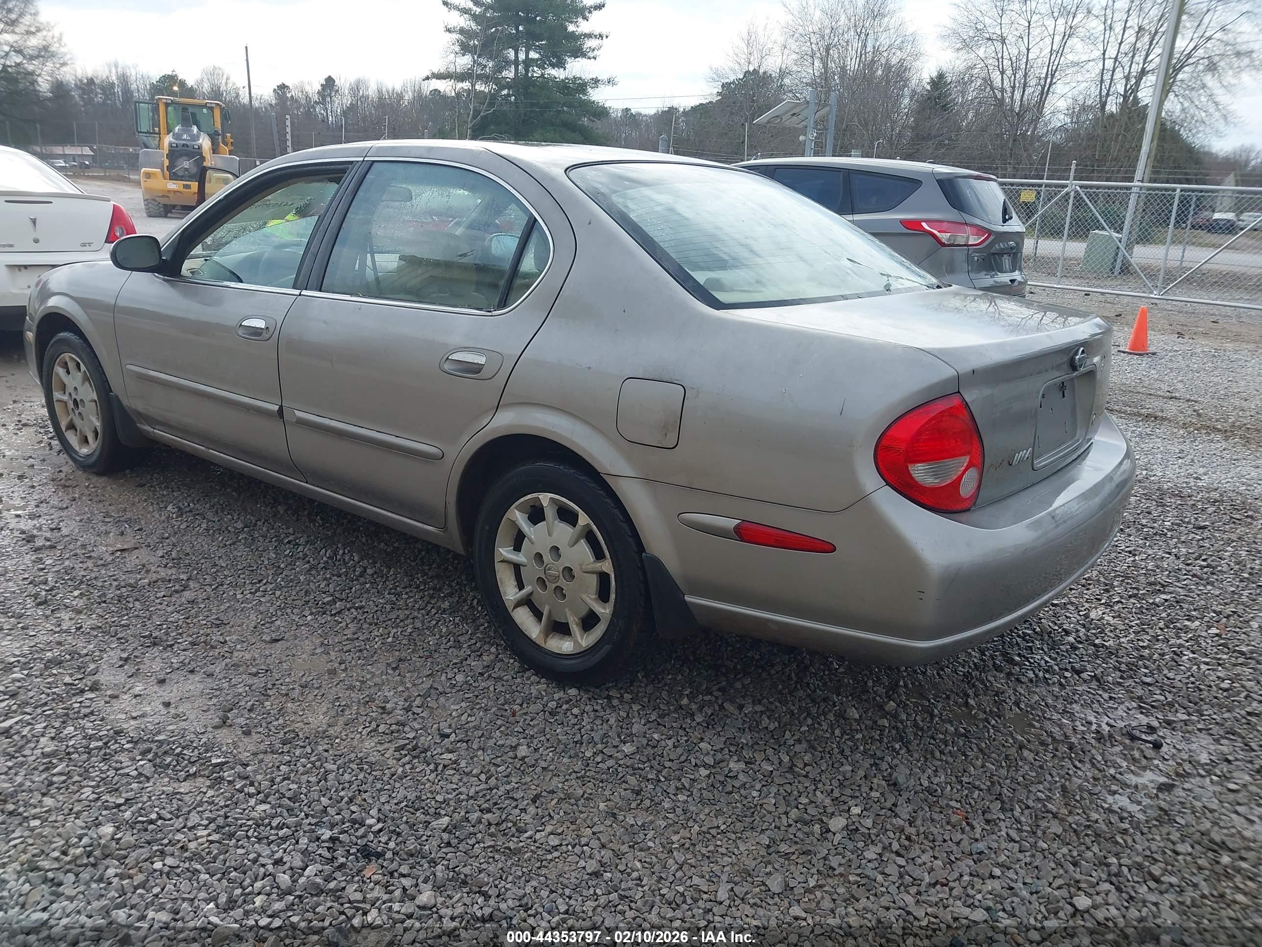 NISSAN MAXIMA image 3