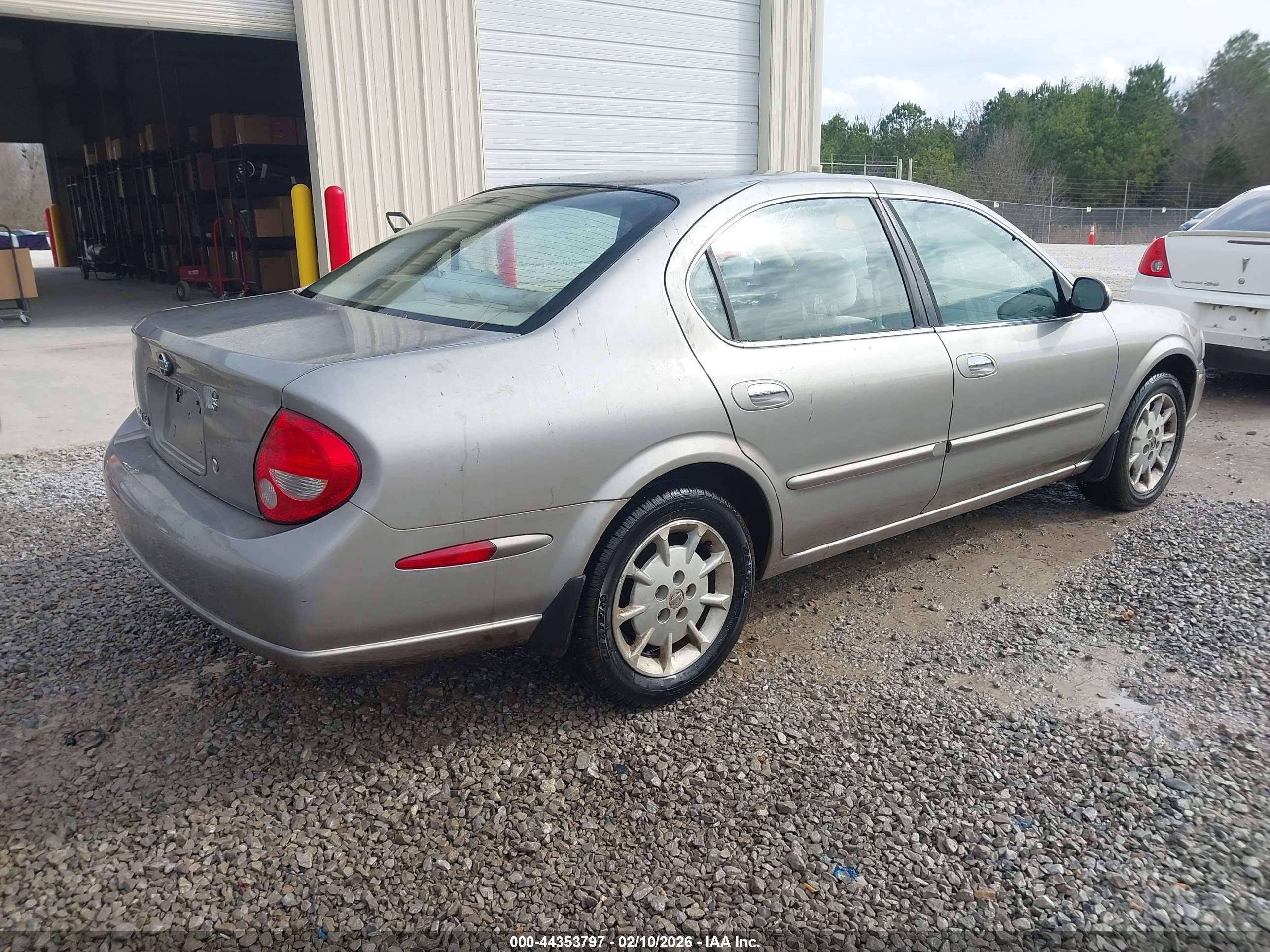 NISSAN MAXIMA image 4