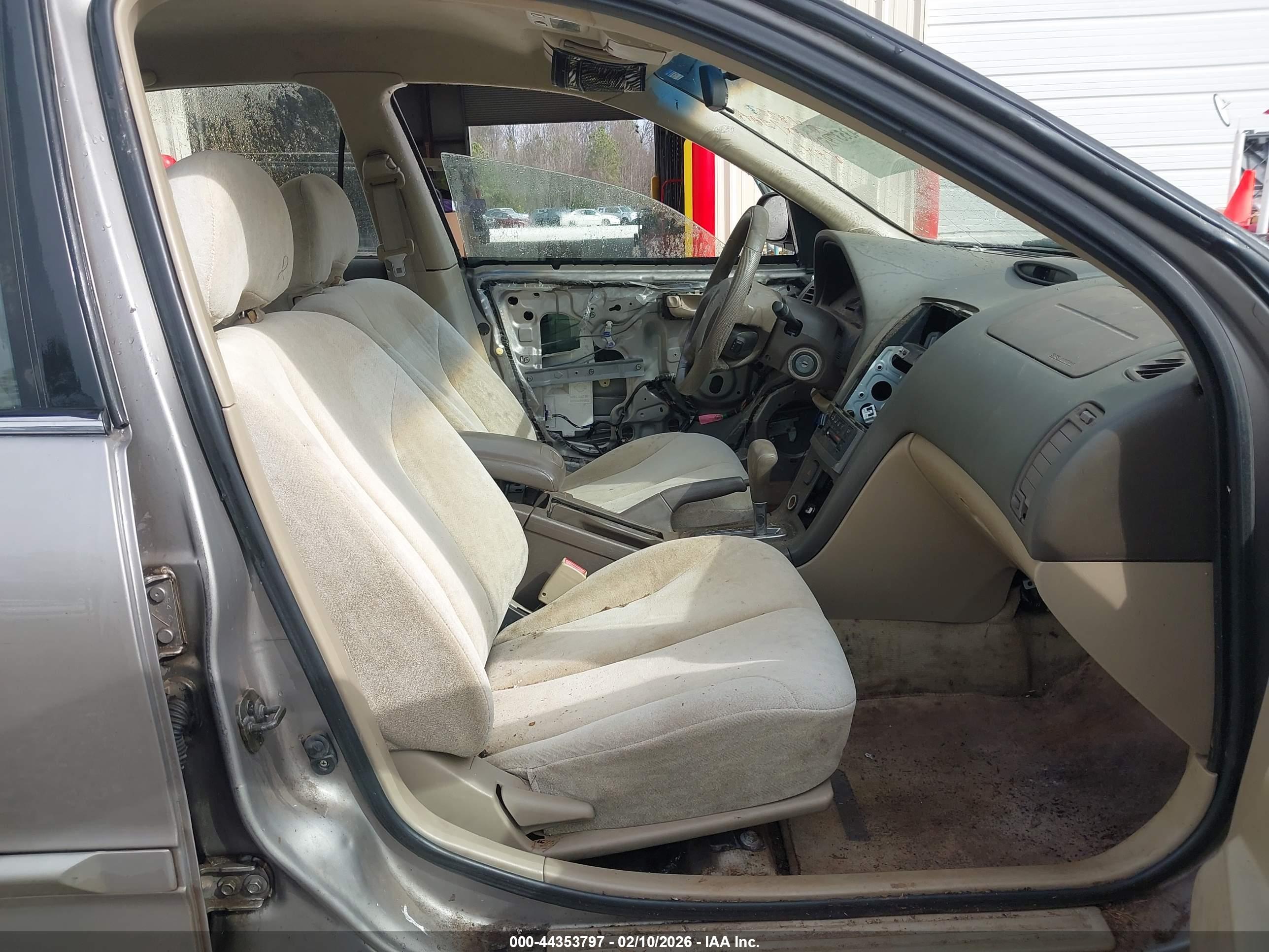 NISSAN MAXIMA image 5