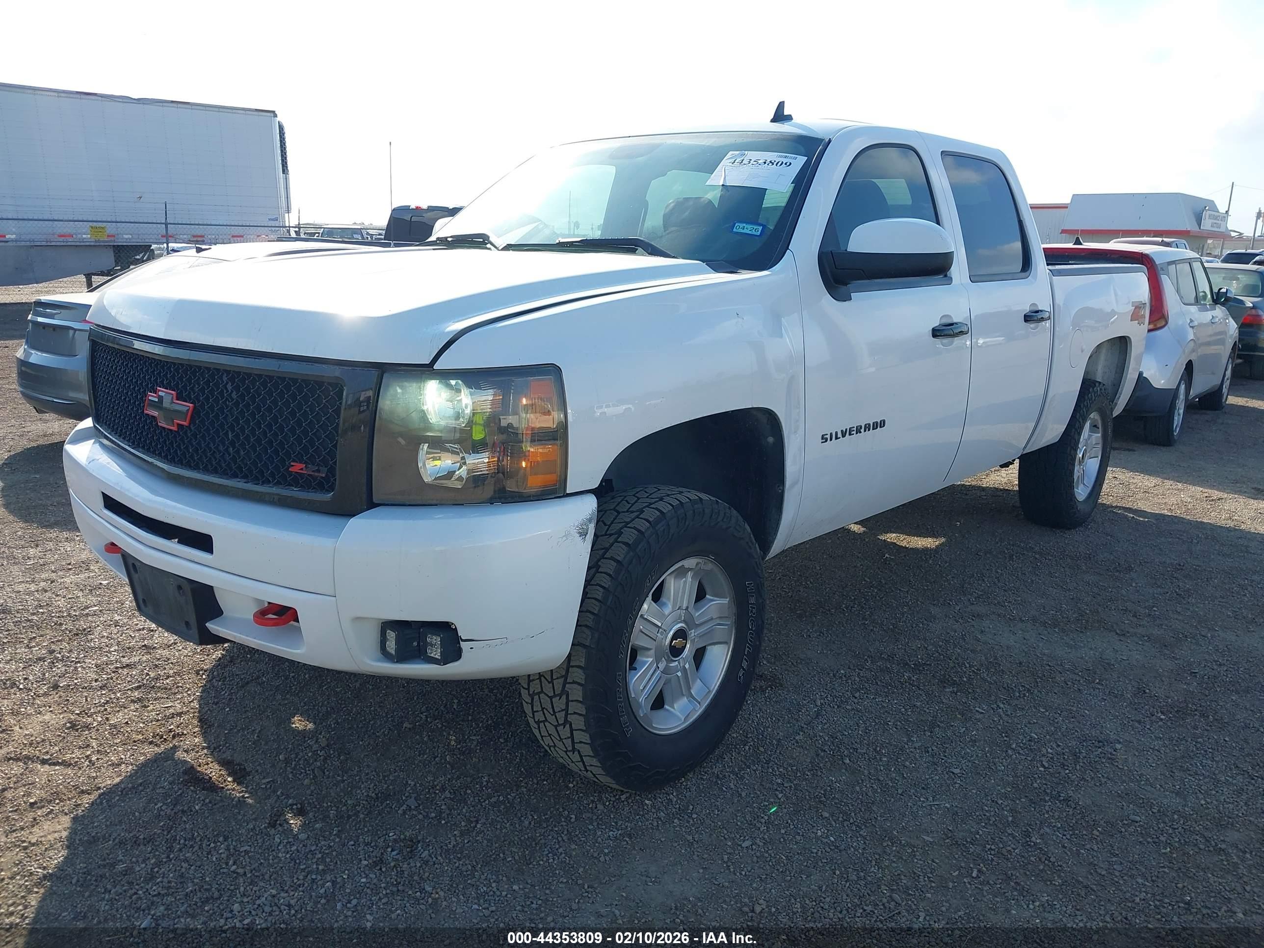 CHEVROLET SILVERADO image 2