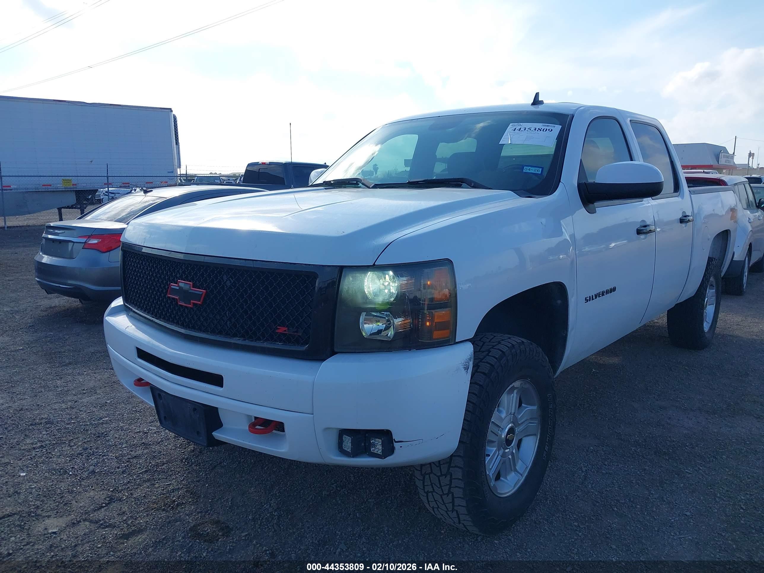 CHEVROLET SILVERADO image 6