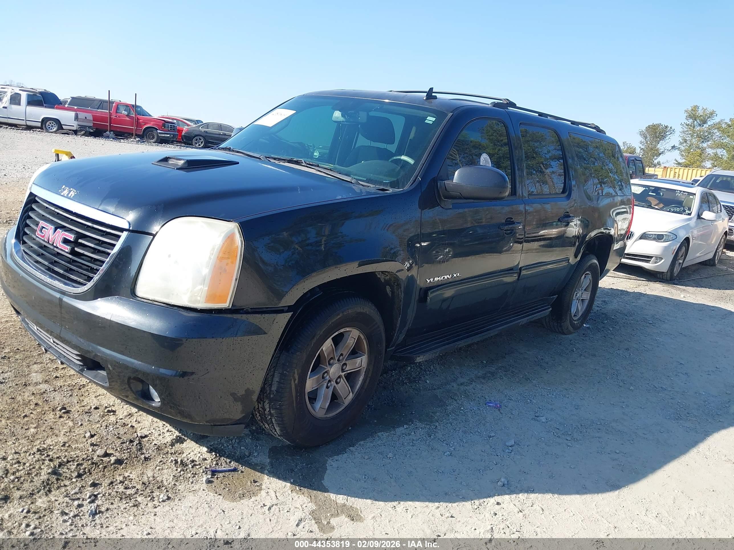 GMC YUKON image 2